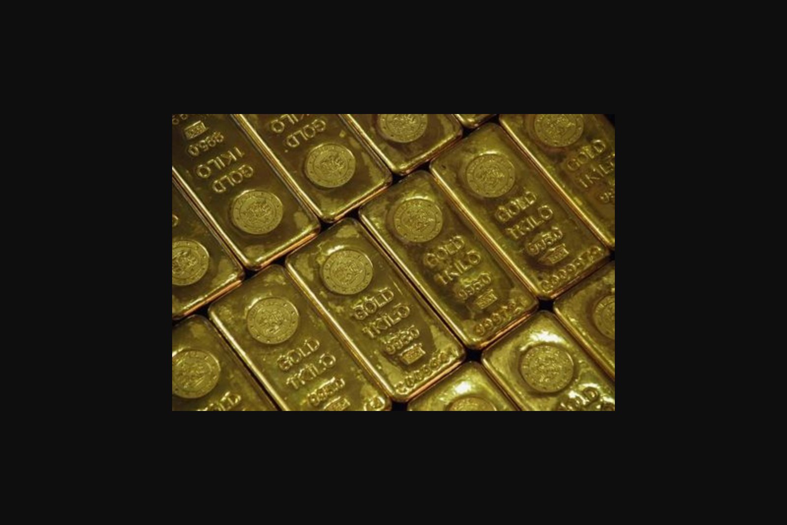 Gold Recovers After Inflation-Driven Drop as Rate-Hike Odds Climb