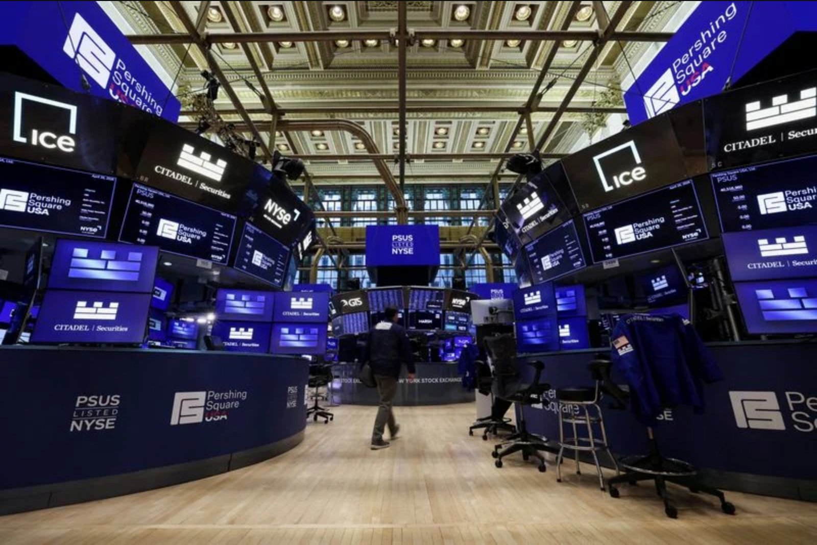 US Futures Rise as Chip Stocks Stabilize and Oil Retreats