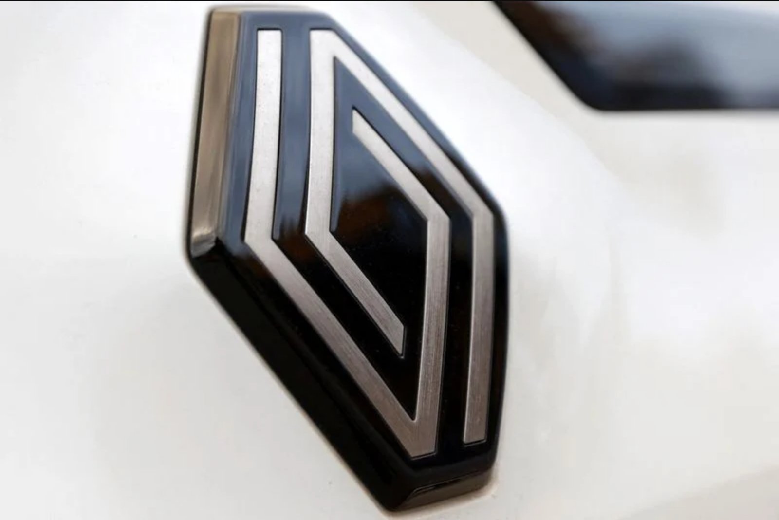 Renault and Thales Team Up to Build Fast-to-Produce Multi-Mission Military Vehicle