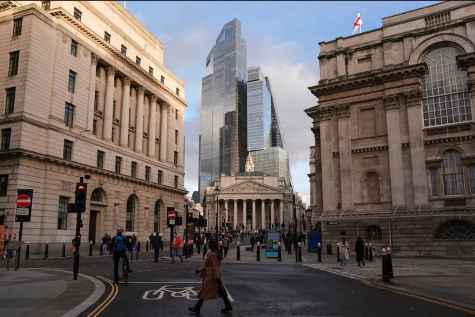 UK Budget Watchdog to Build Stickier Inflation Into Upcoming Forecasts