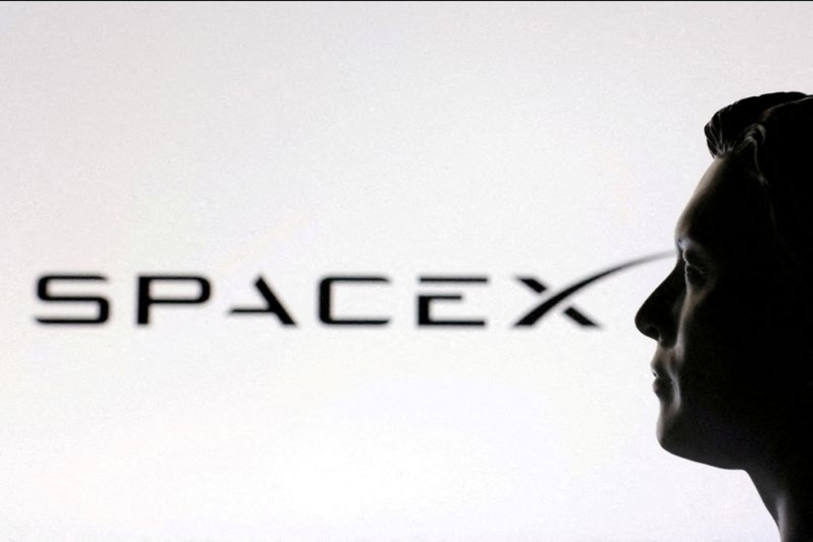 Major U.S. Funds Build Cash Positions as SpaceX and AI Firms Near Public Listings