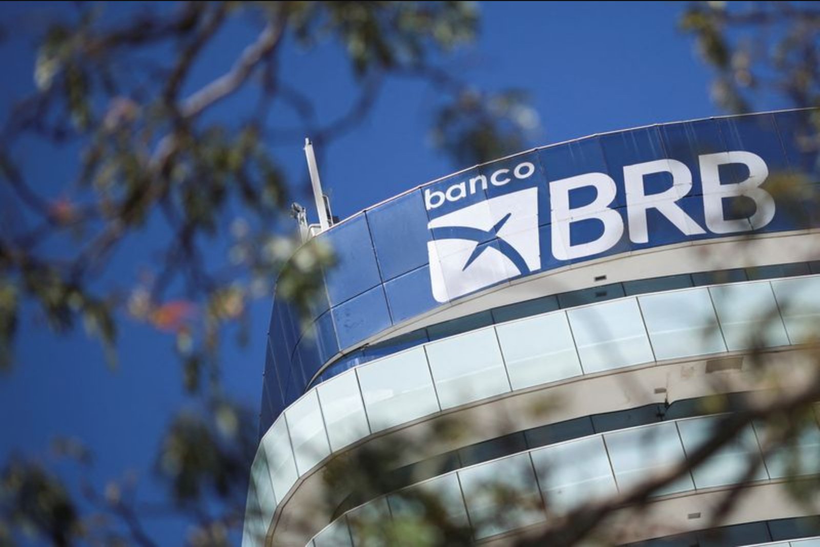 Federal District Agrees to 6 Billion Reais Loan to Support BRB