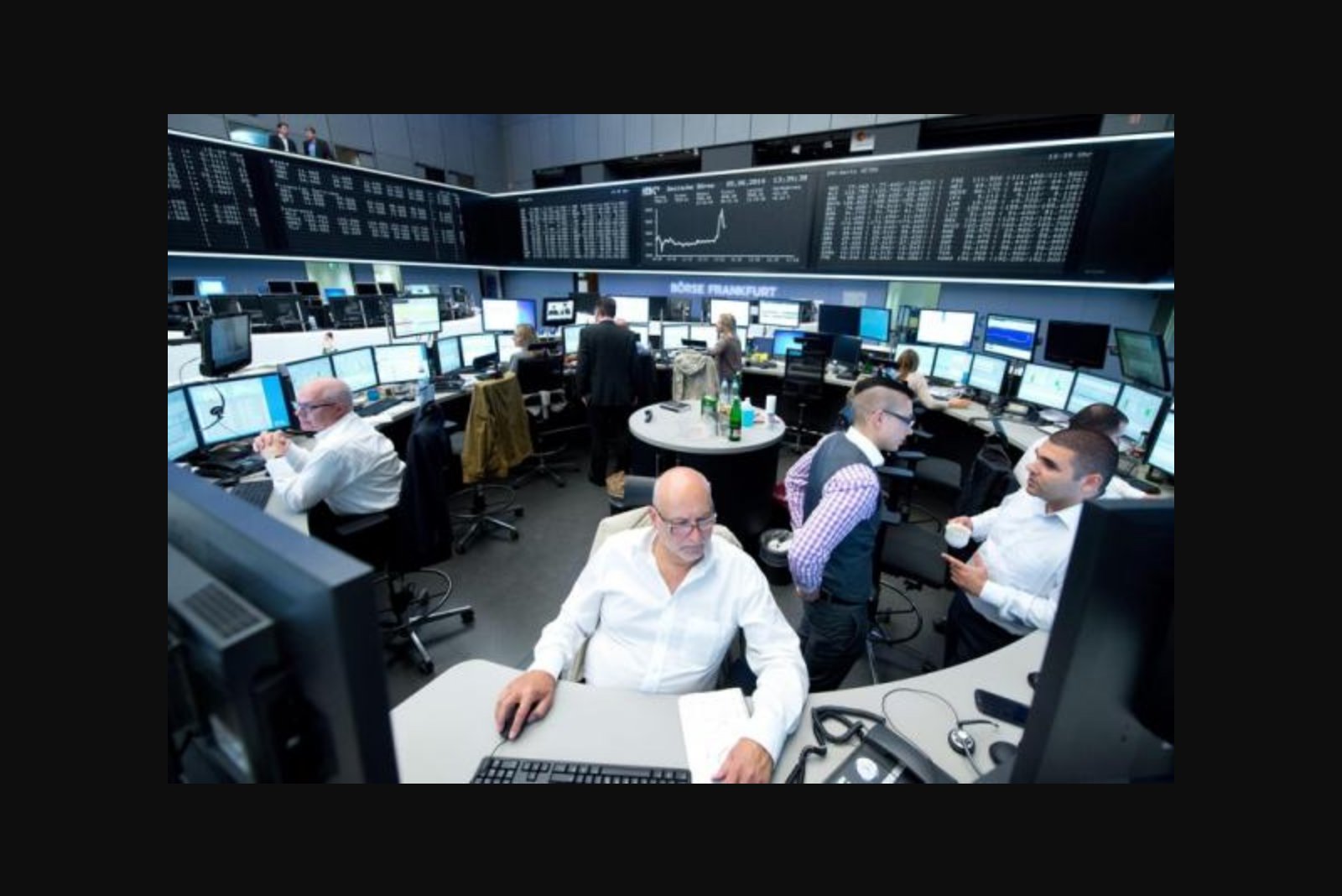 European Bond Yields Slide as Lower Oil Prices Temper Inflation Concerns