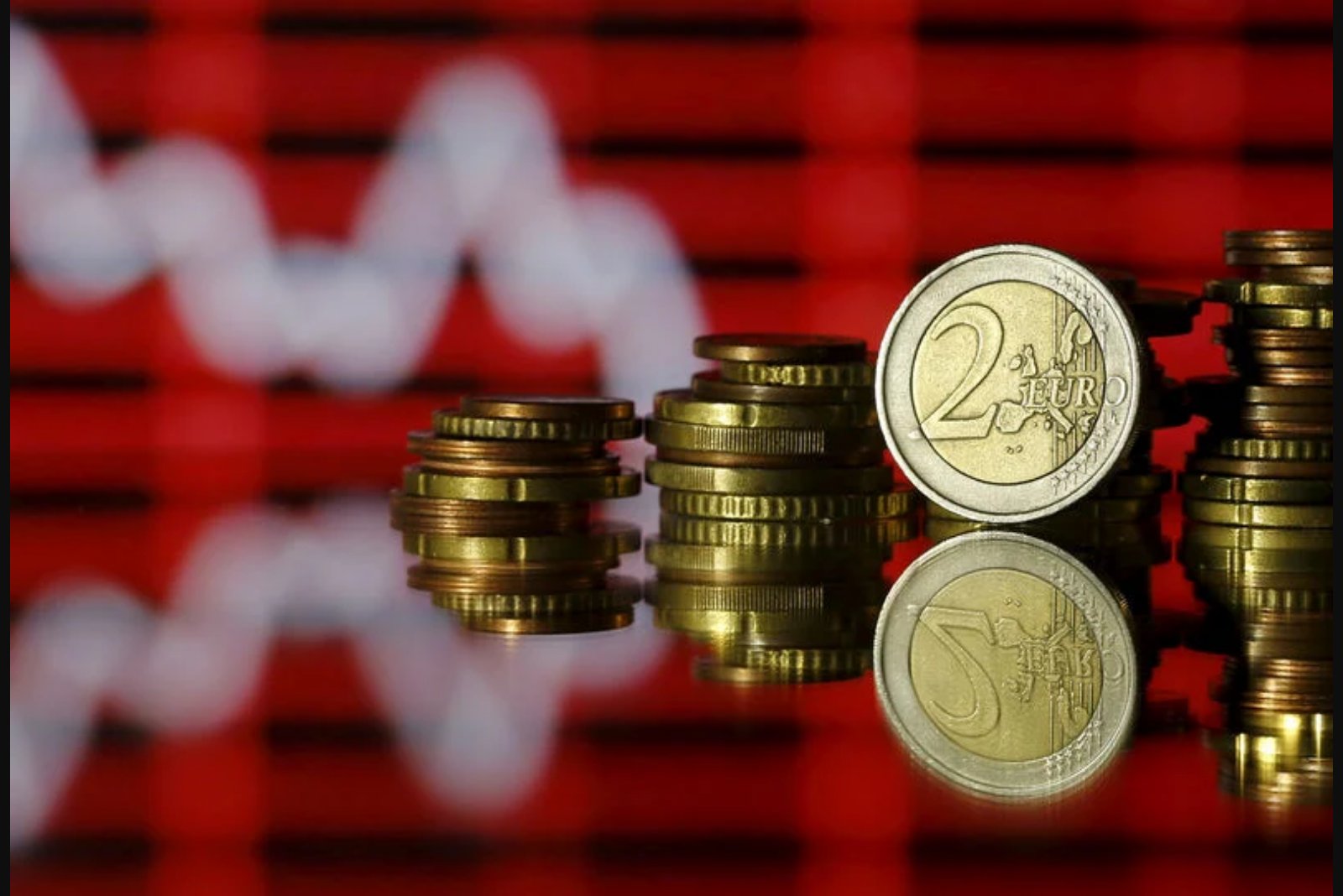Euro-area yields consolidate as French fiscal strain and corporate AI issuance vie for investor capital