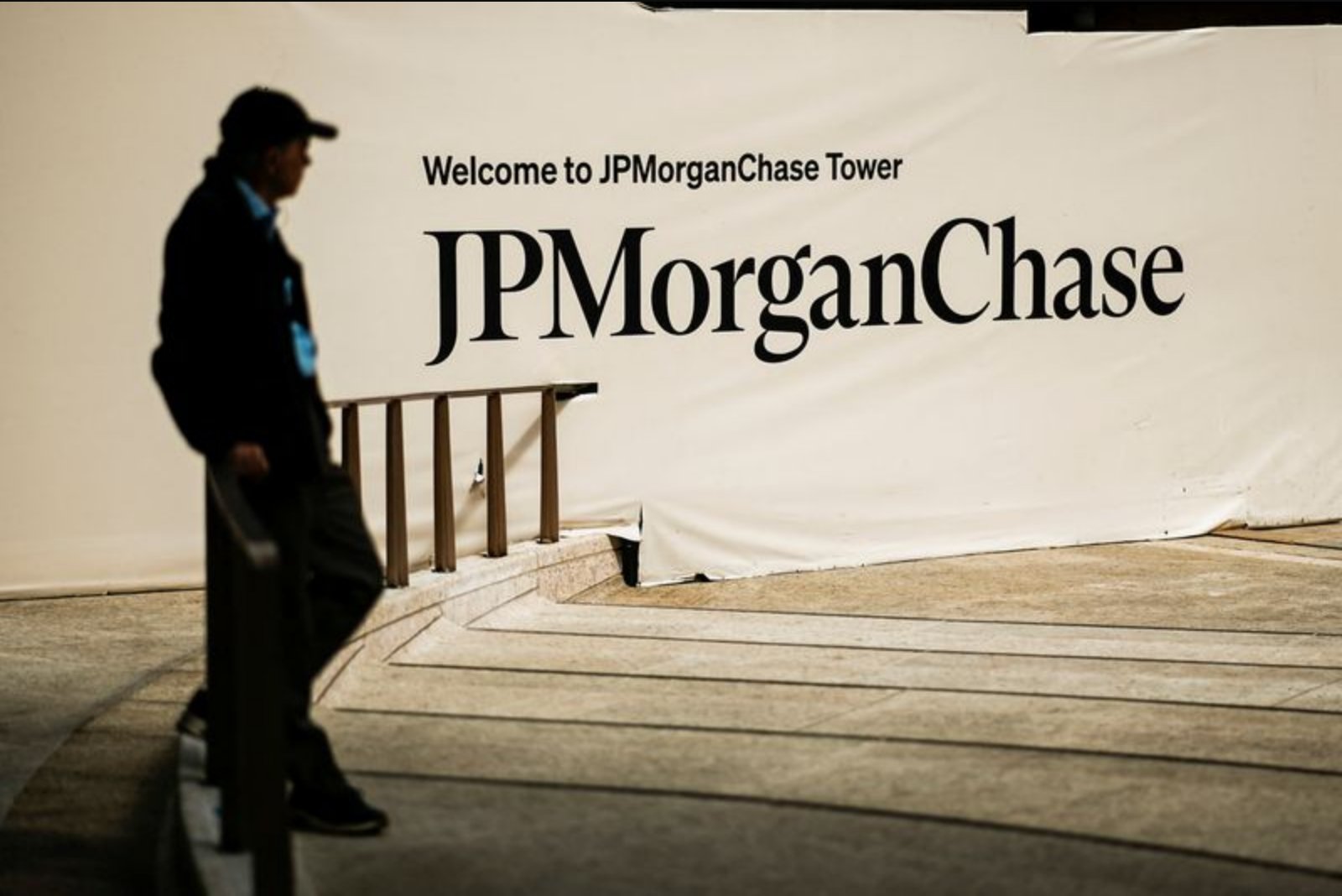 JPMorgan in Talks to Shift Risk on Over $4 Billion of Private Equity-Linked Loans