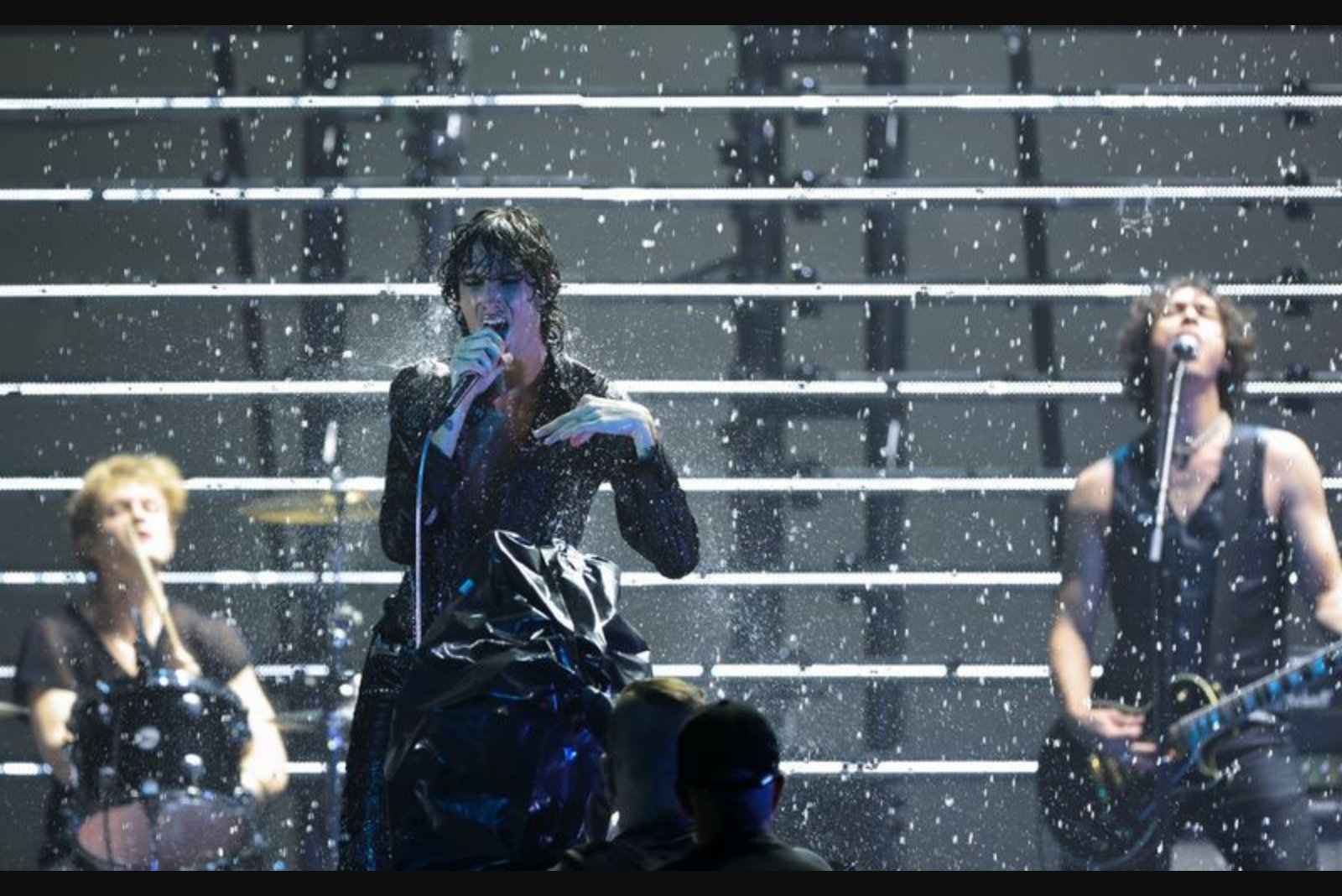 Fans Decide Early Winners at American Music Awards; Surprise Reactions Mark Ceremony