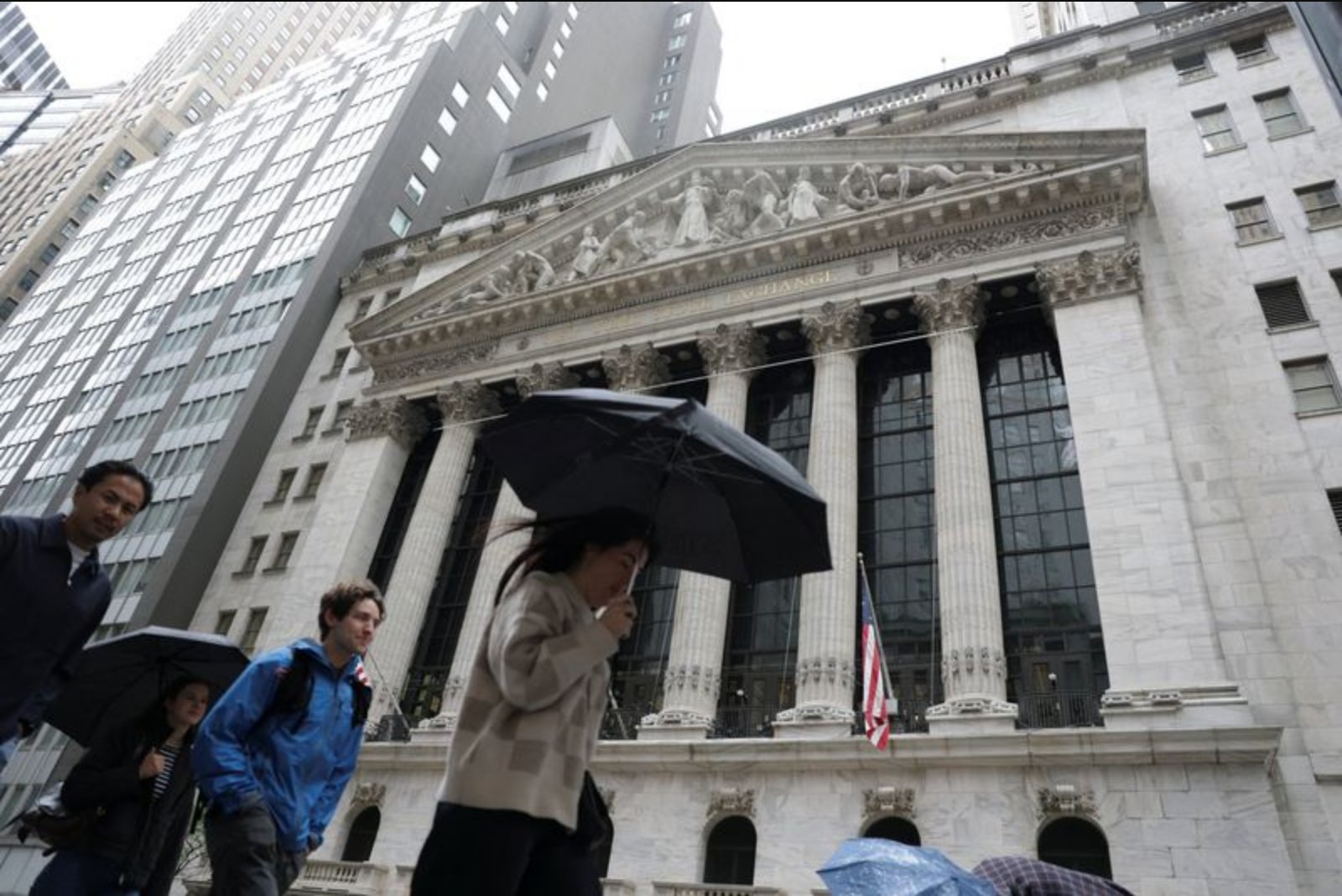 Wall Street Futures Climb as Hopes for Iran Deal and AI-Fueled Chip Gains Lift Sentiment