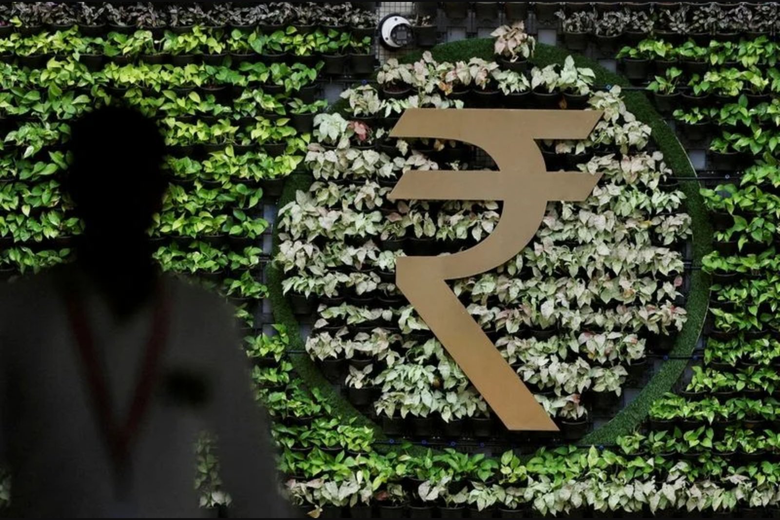 Importers Continue Forward Dollar Hedging Despite RBI’s Higher Cost Rule