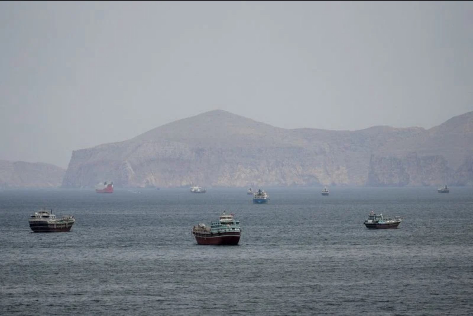 Oil steadies as mixed signals on US-Iran talks keep markets jittery