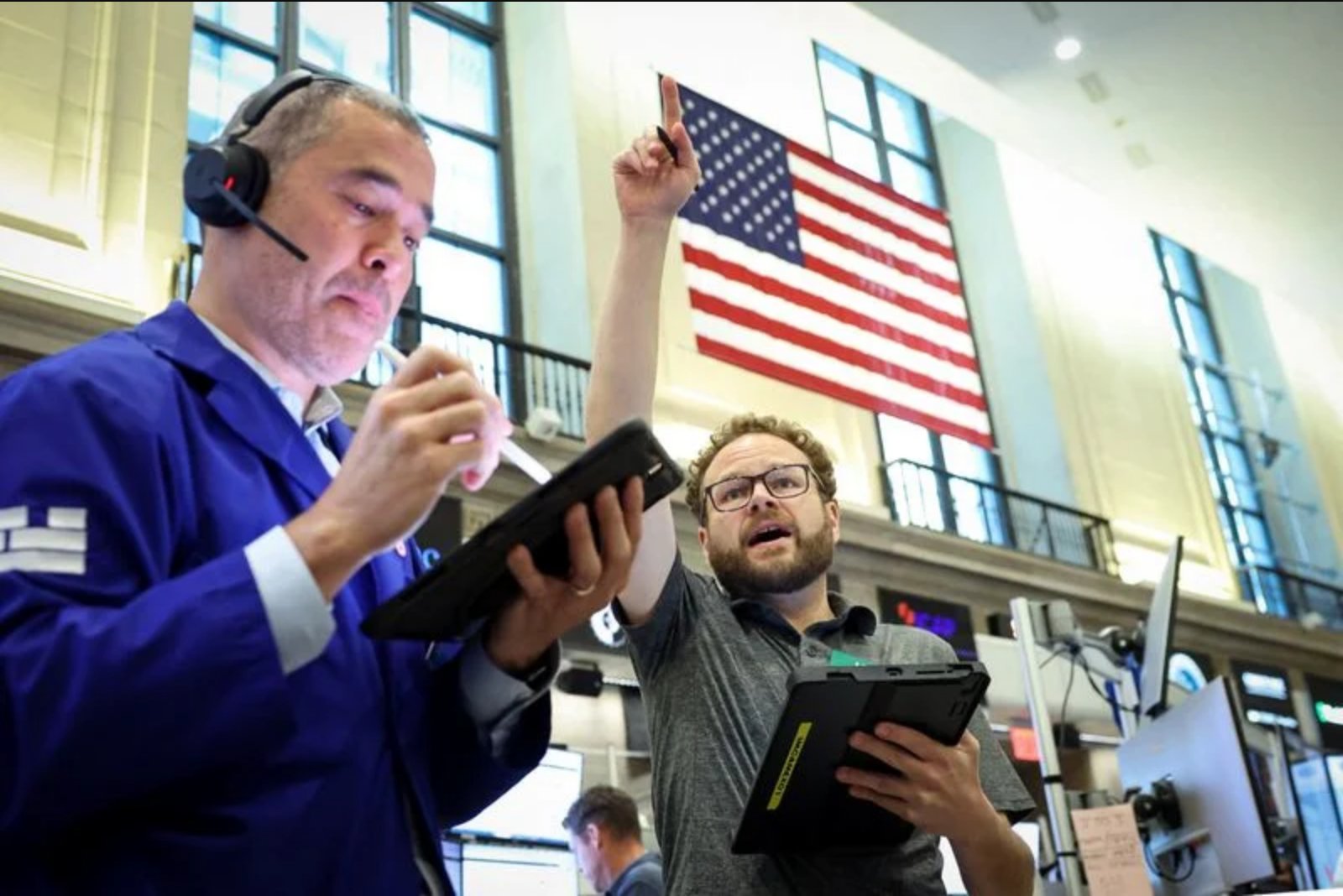 Global Markets Reach New Peaks Amid Small-Cap Rally and Shifting Central Bank Landscapes