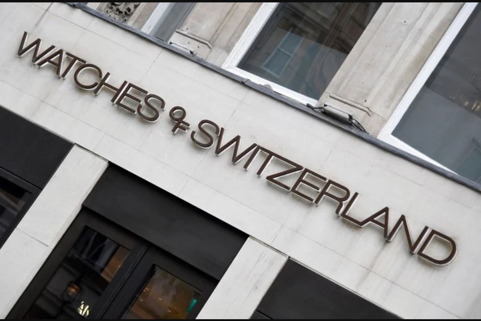 Watches of Switzerland Held Private-sale Talks, Sources Say