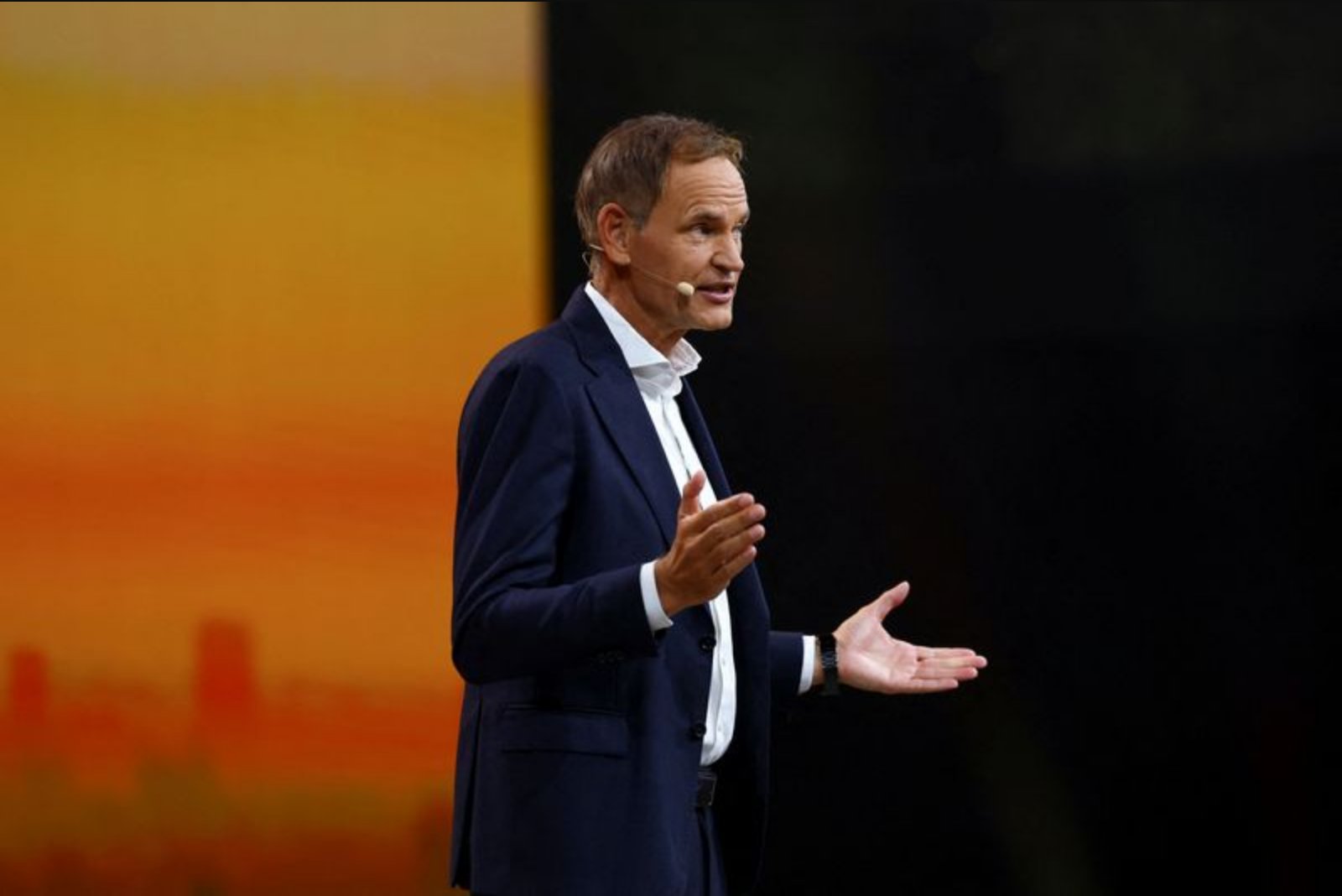 Blume Says Volkswagen Not in Talks with Chinese Makers as Workers Seek Reassurance