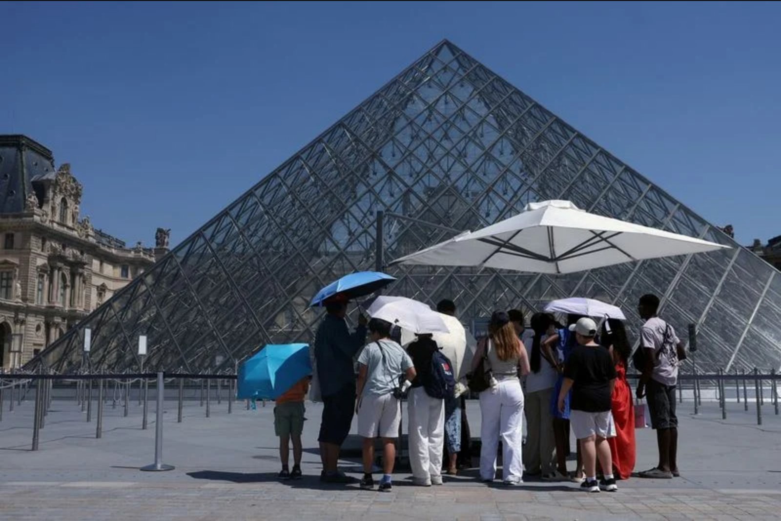 Western Europe Urged to Take Precautions as Intense Heatwave Brings Deaths and Disruption