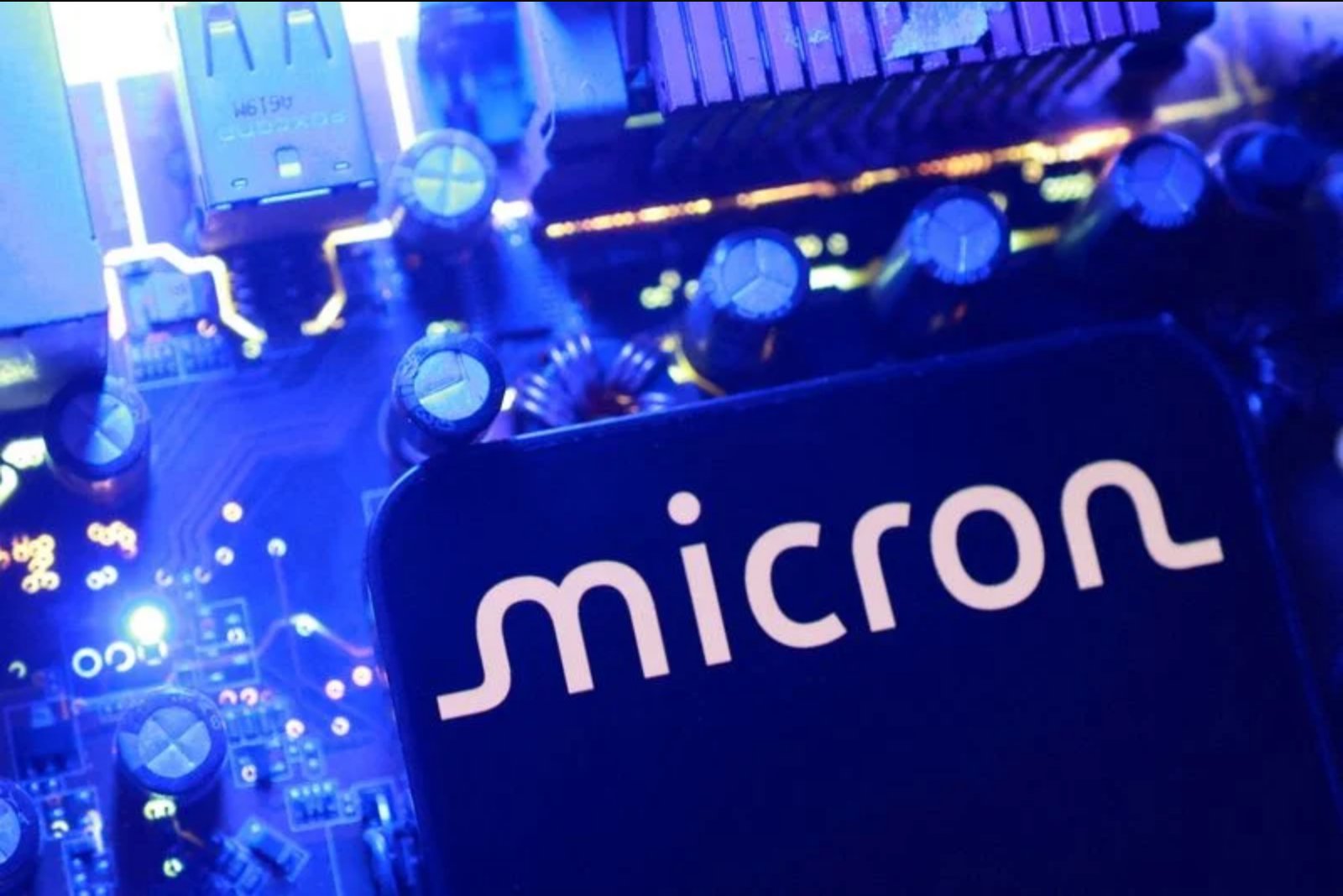 Micron and Qualcomm Forecasts Rekindle AI Chip Rally, Adding About $400 Billion to Market Value