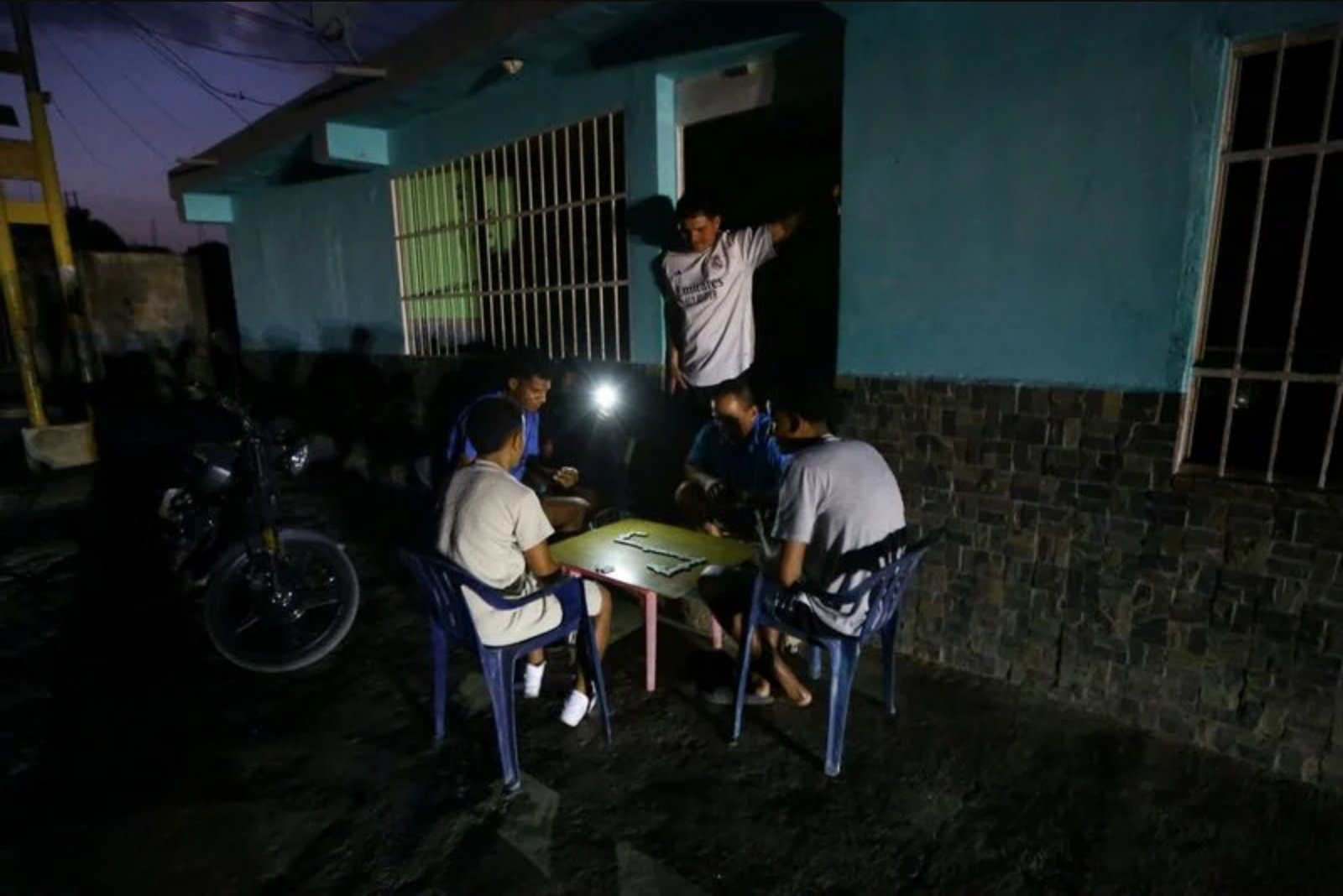 Venezuelans Face Deepening Power and Water Shortages as El Niño Threat Looms