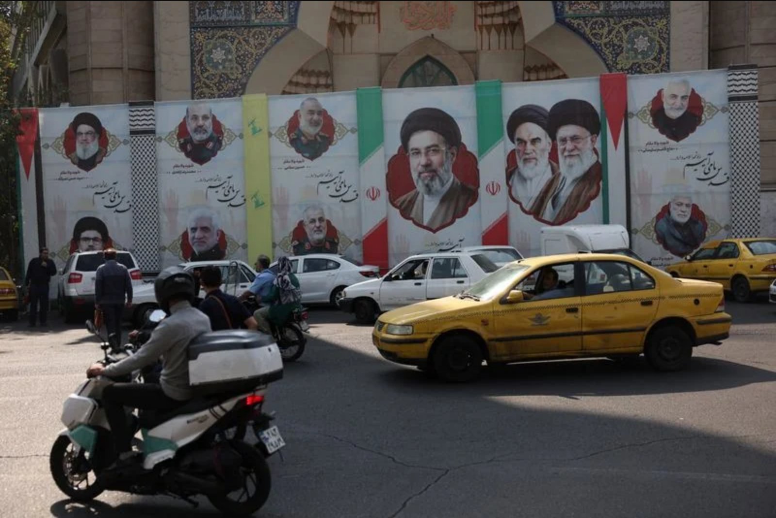 Iranian and Qatari Envoys Hold Fresh Talks in Doha as Region Braces for Possible Post-Midterm Strikes