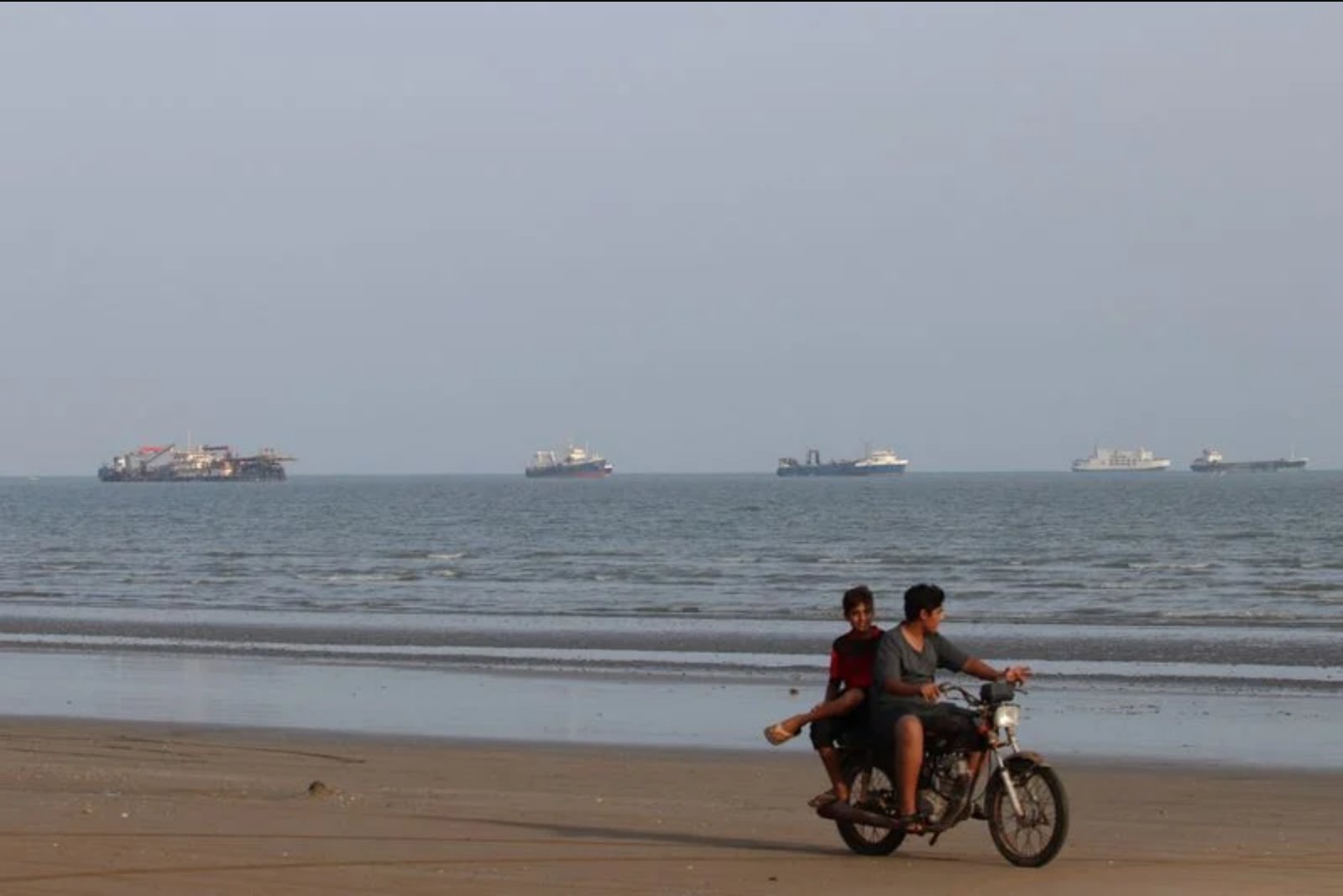 Iran Reaffirms Seven-Day Offer to Reopen Strait of Hormuz, Says U.S. Response Under Review