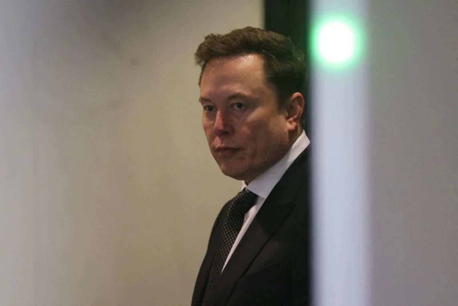 Musk to Address ASML Employees Virtually as SpaceX IPO Pricing Looms