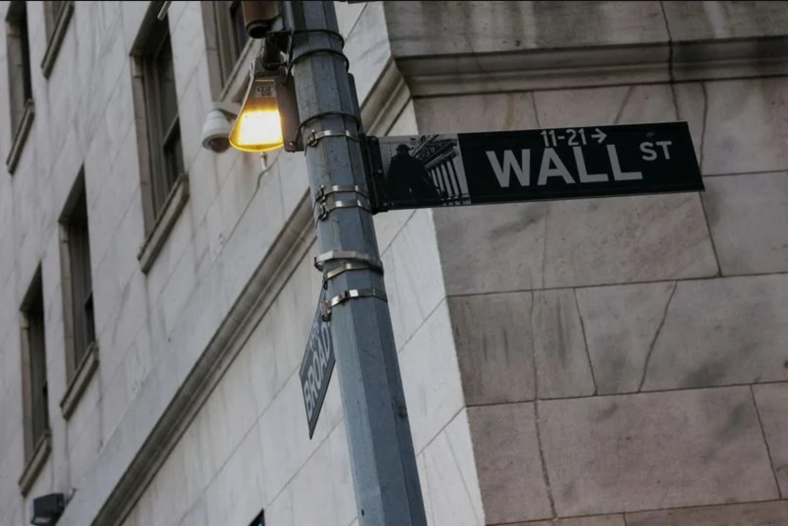 Missing the Mark: Tech Hype, Oil Volatility and a Mixed Jobs Picture Shake Markets