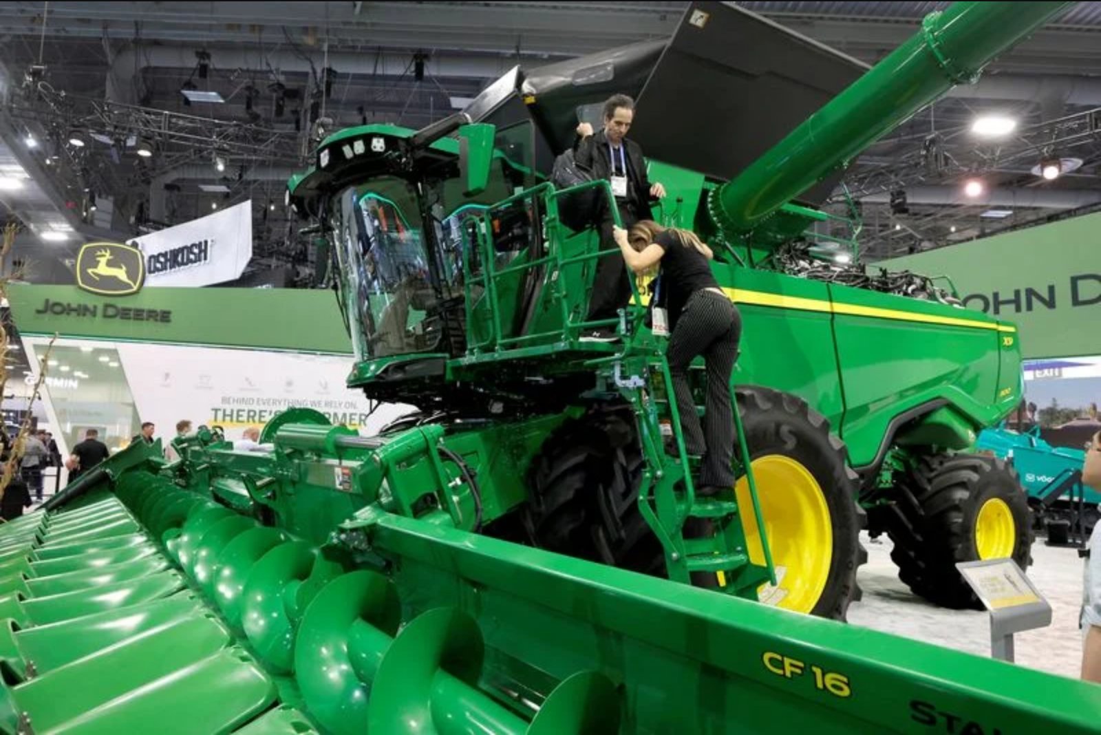 Deere Agrees to Settlement with U.S. Regulators Over Repair Restrictions