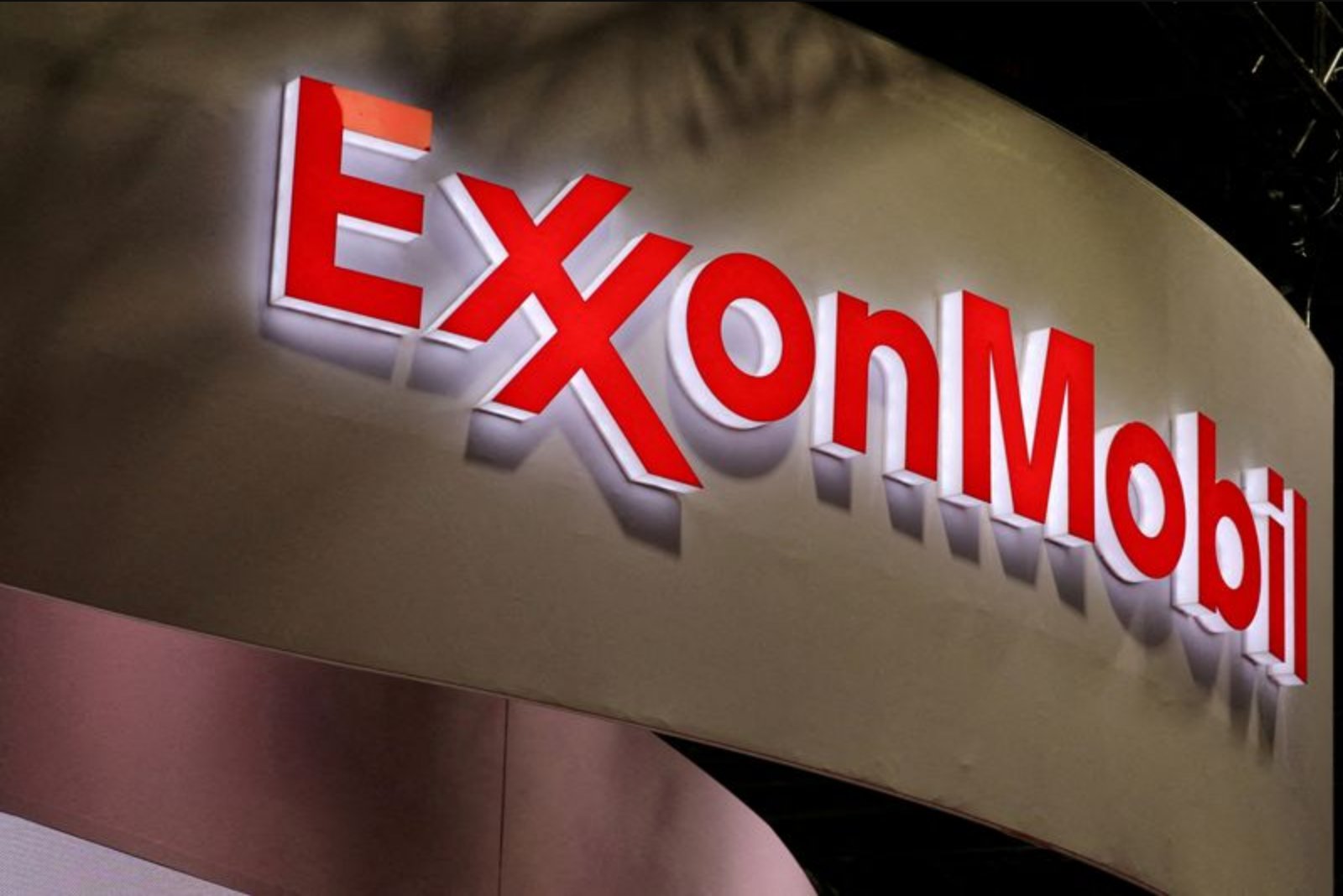 ExxonMobil flags $4.5 billion refining windfall as margins surge