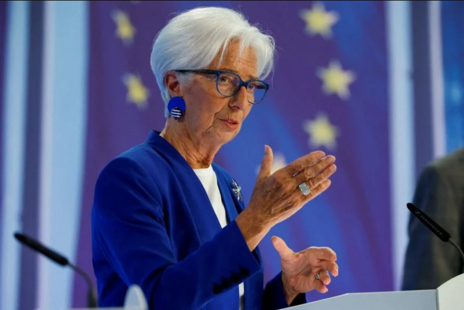 Lagarde Calls for Global Talks on Yuan Undervaluation Amid Imbalances
