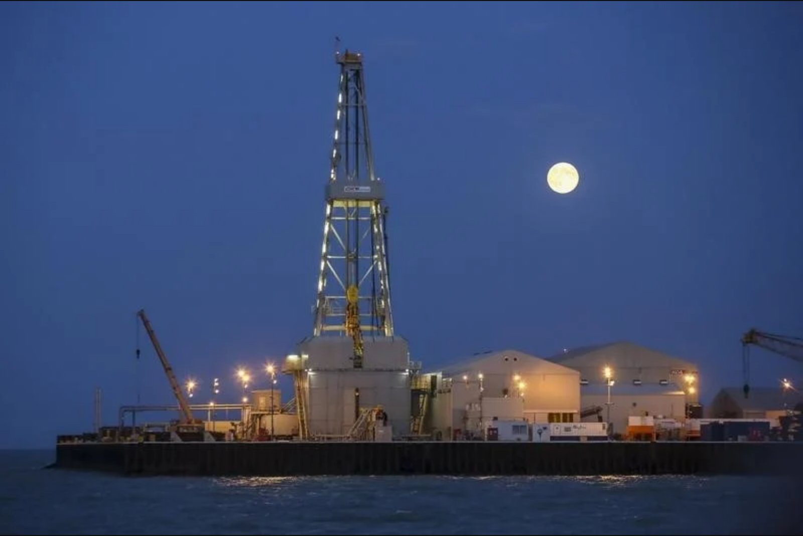 Oil Pauses After Rally as U.S. Invokes Defense Production Act, Middle East Tensions Persist