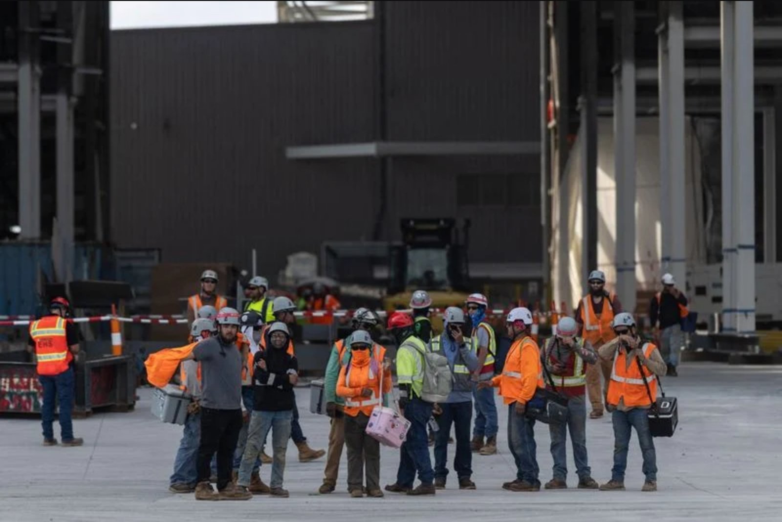 ADP: Private Payrolls Rose 122,000 in May, Exceeding Forecasts