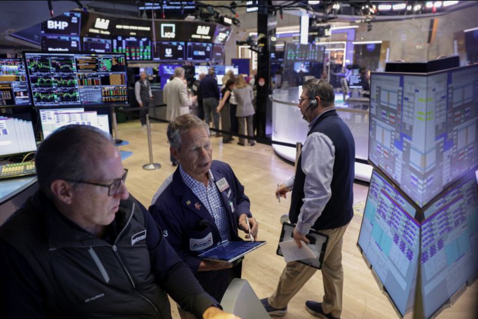 Markets Start Week on Tension, Oil Swings as Iran Talks Linger
