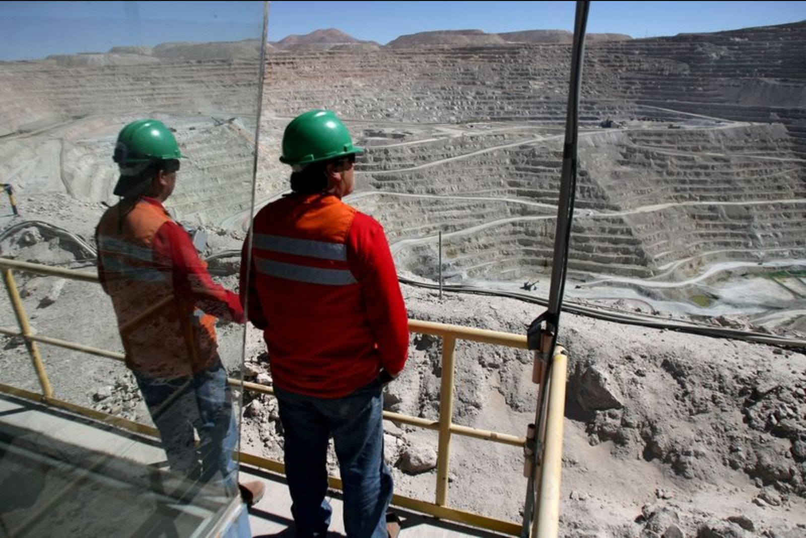 Trafigura Pulls Large Copper Stocks from LME Warehouses as U.S. Arbitrage Widens