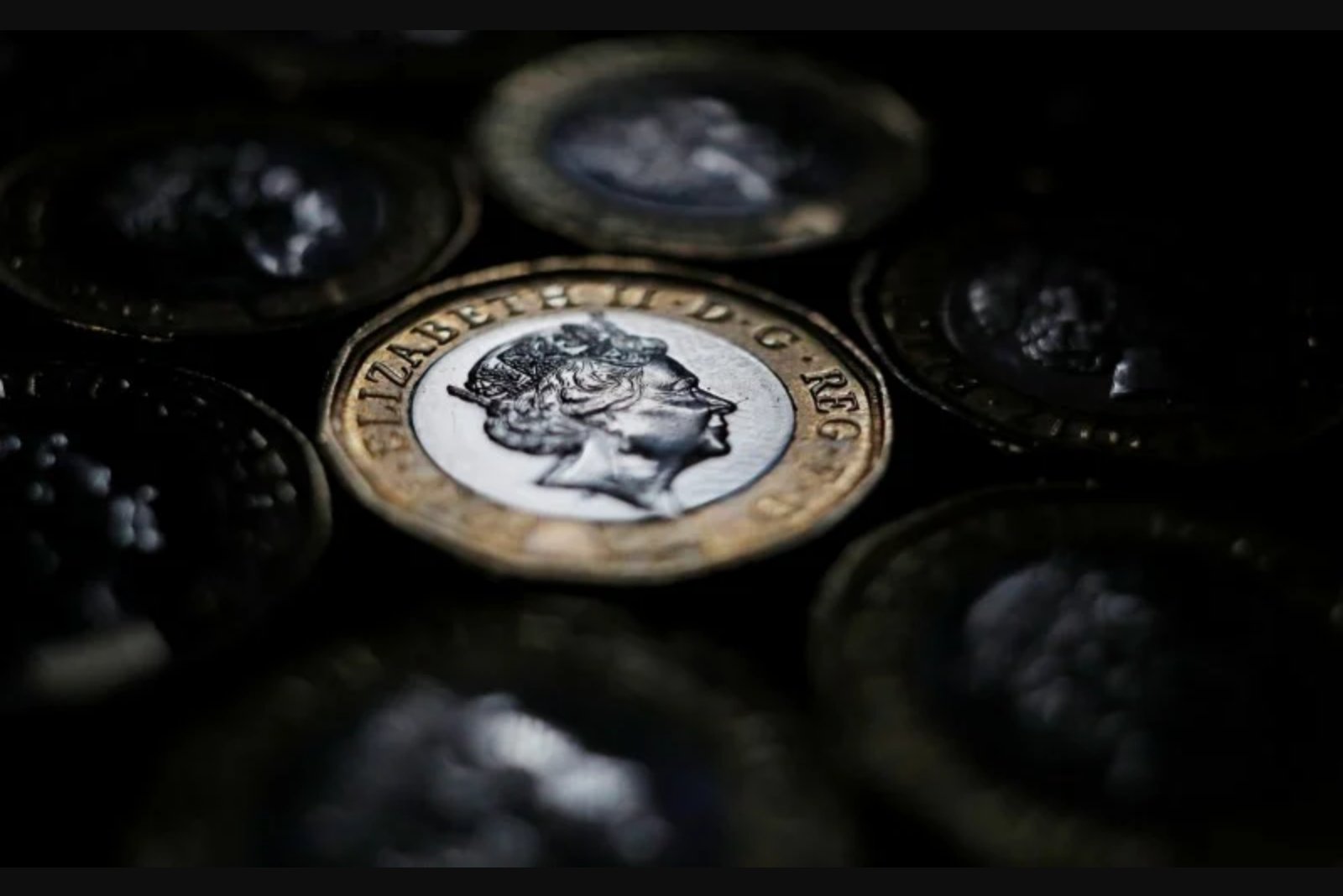 Pound Weakens as Fed Rate Expectations and a UK Inflation Uptick Weigh on Sterling