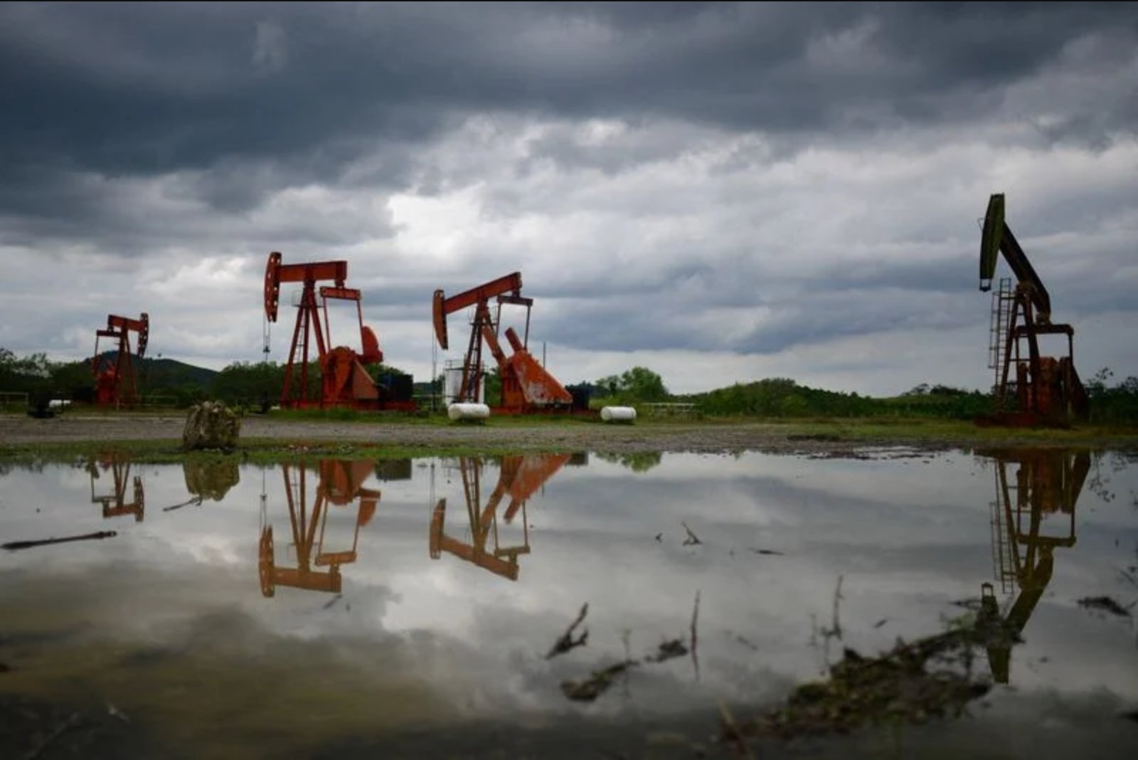 Oil Edges Higher as Halt in Iran-Israel Strikes Leaves Market on Edge