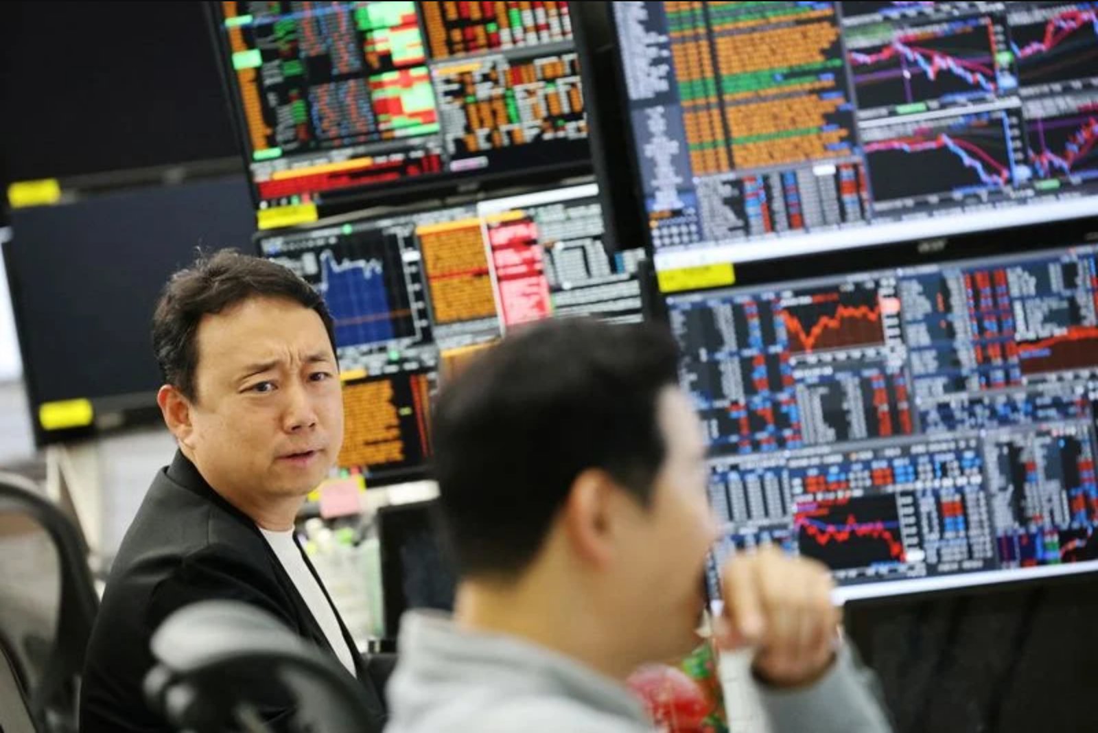 The Round-the-Clock Challenge: Dealers Brace for 24-Hour Trading in Landmark Won Shift