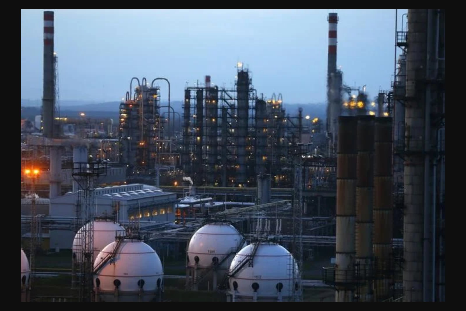 Oil pares gains as supply anxieties and a U.S.-Russia diesel pact weigh on markets