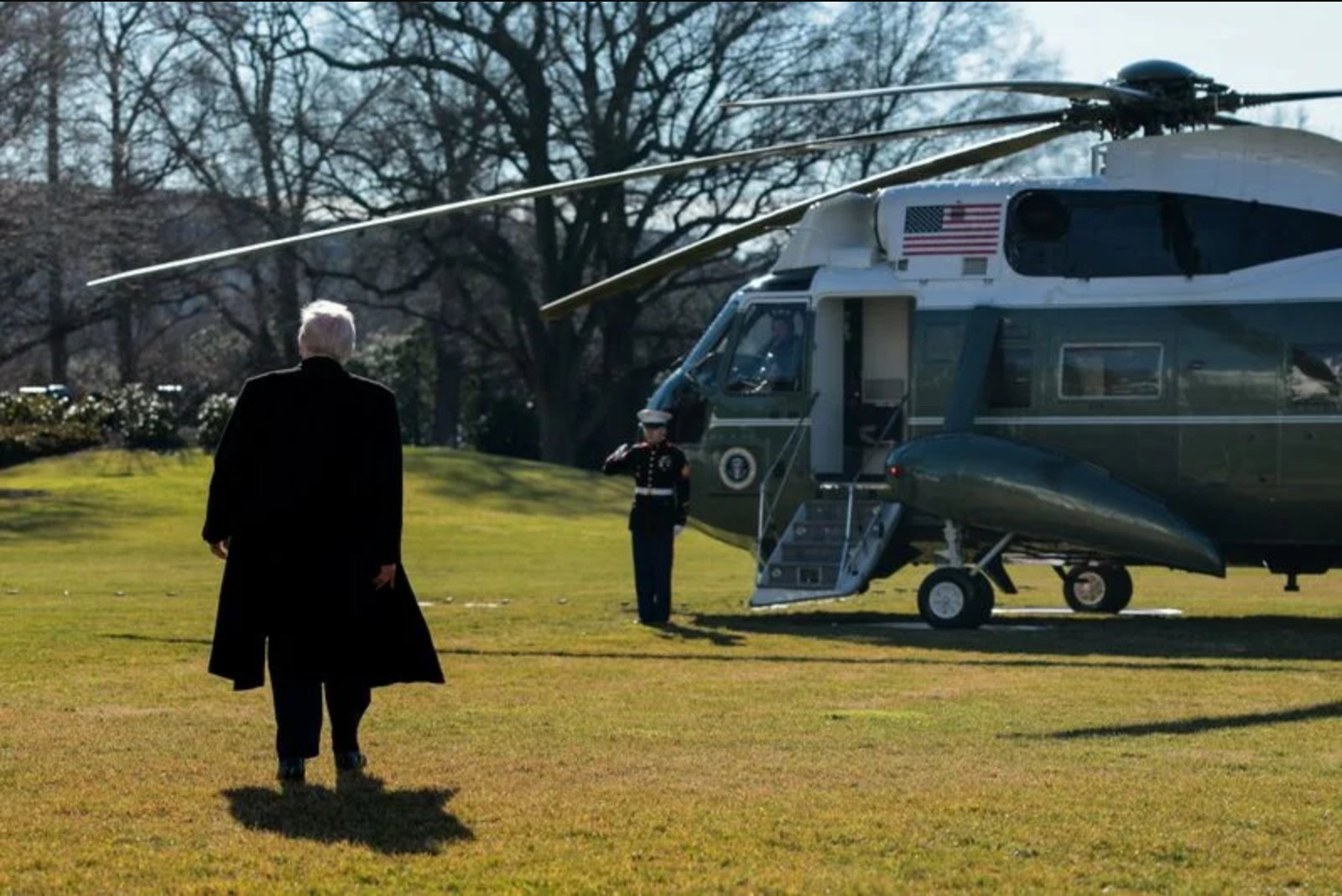 Trump Says Sikorsky Will Fund Granite Helipad on White House South Lawn