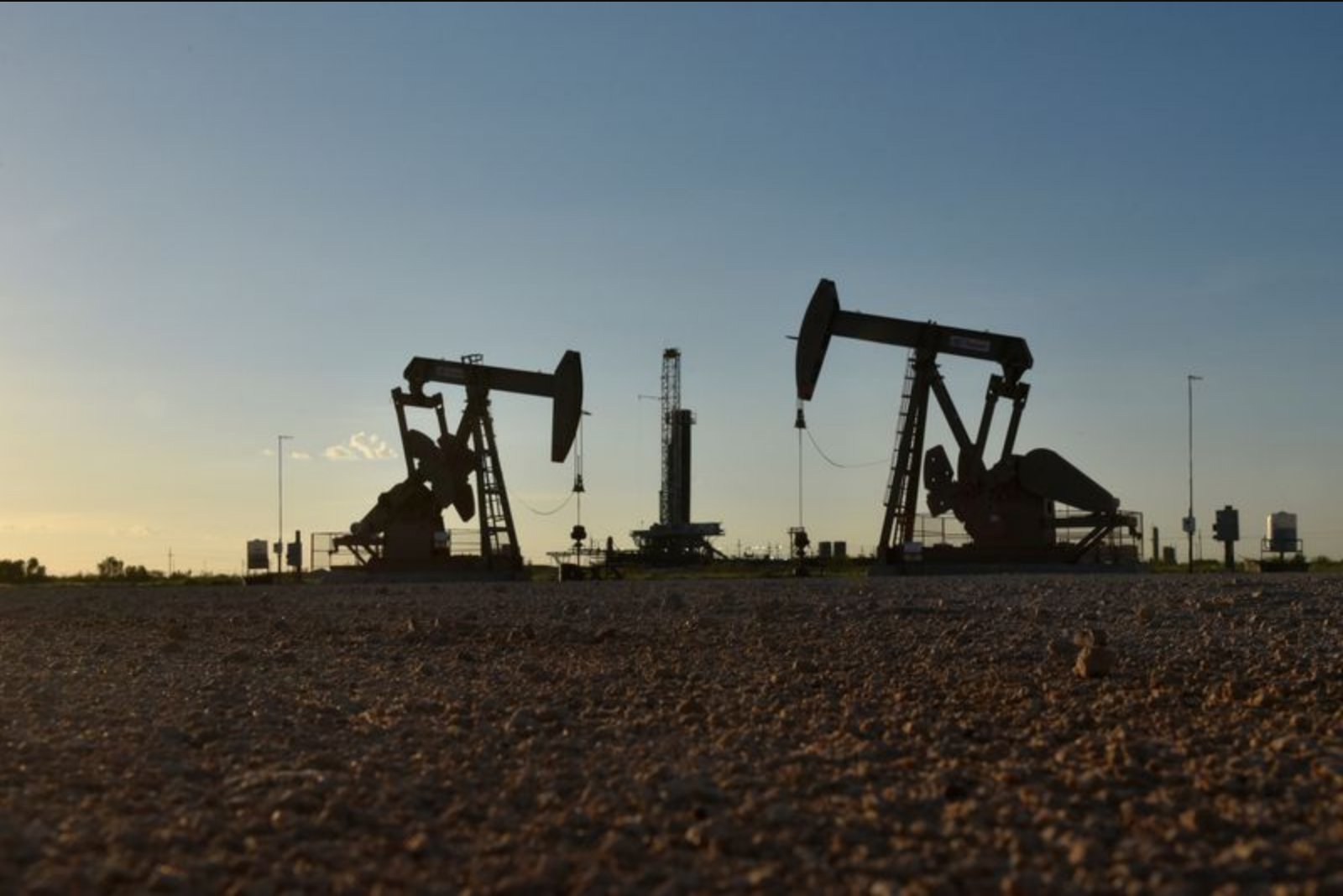 Oil Pullback as Markets Await Progress in U.S.-Iran Negotiations