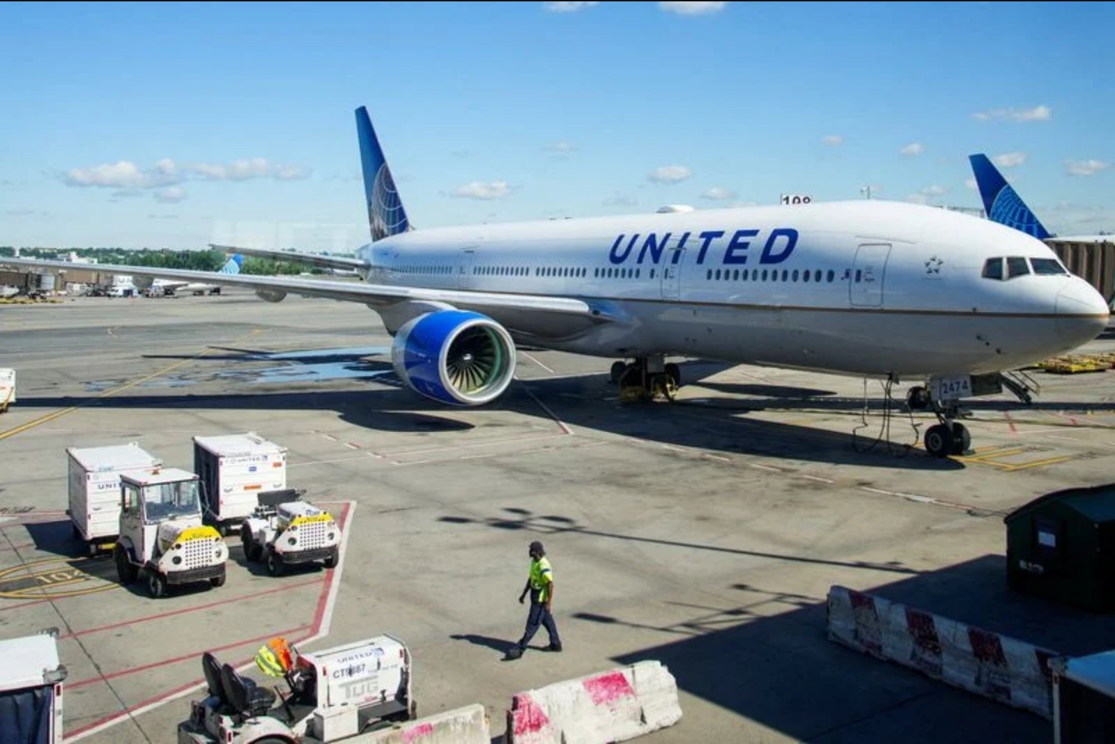 Judge Allows Passenger Suit Over Windowless 'Window' Seats Against United to Move Forward