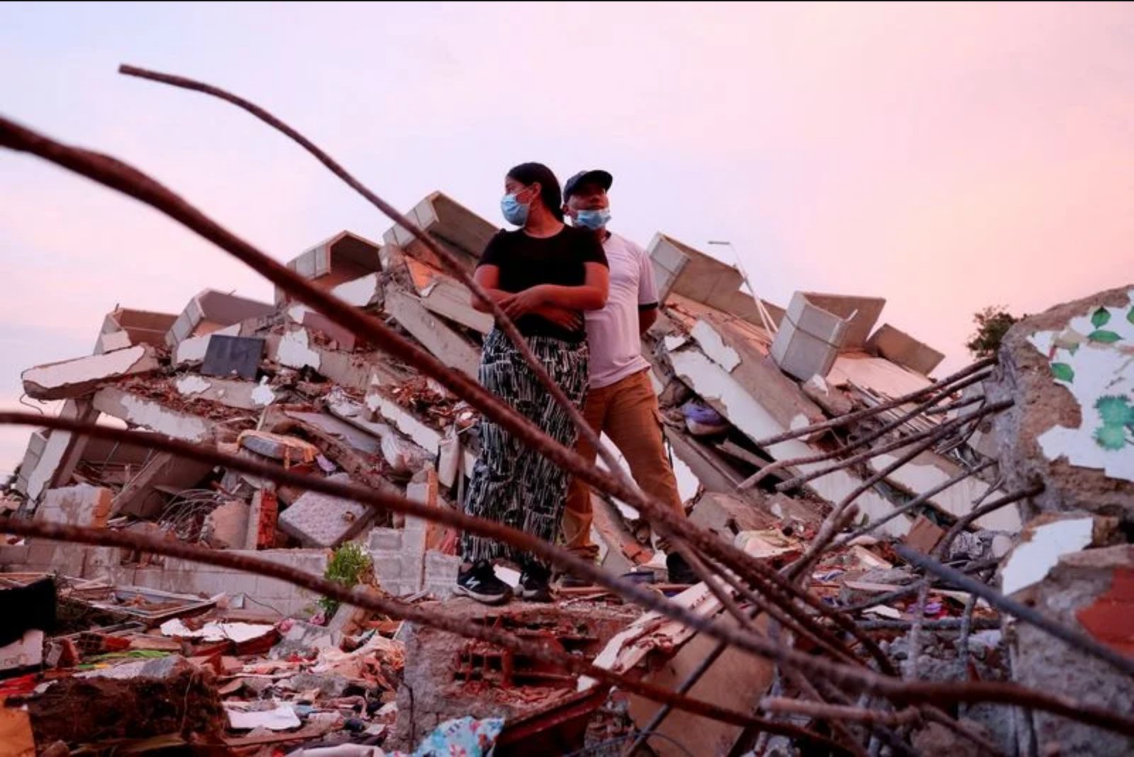 Rescuers Continue Exhausting Search for Survivors Amid Widespread Destruction in La Guaira