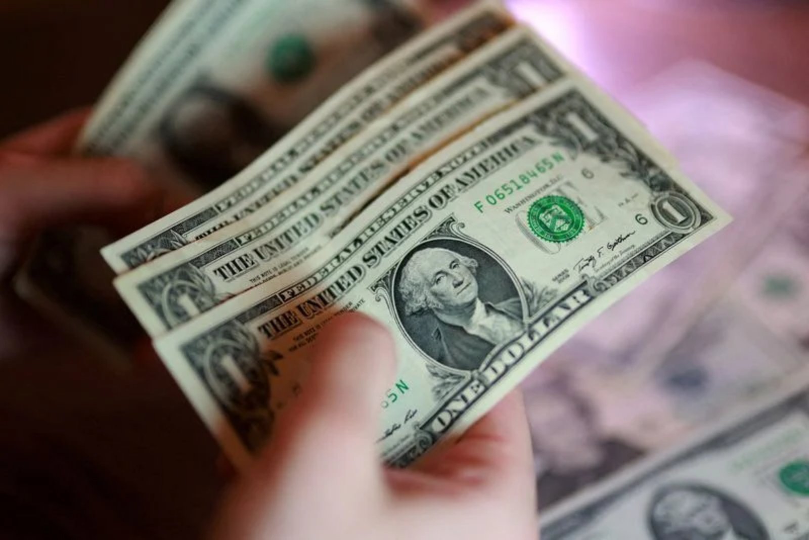 Greenback Gains Momentum on Geopolitical Strain and Economic Data Awaited