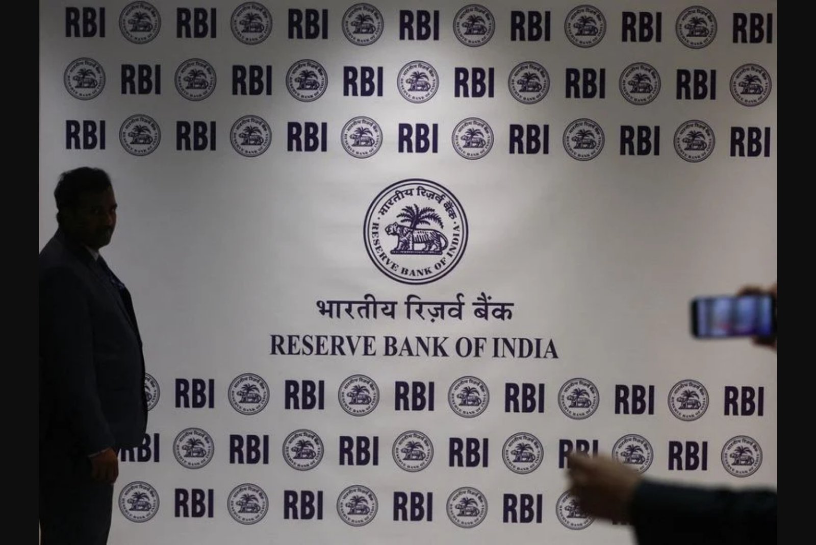 RBI Keeps Policy Rate at 5.25% as Rupee Slides, Citing Global Risks