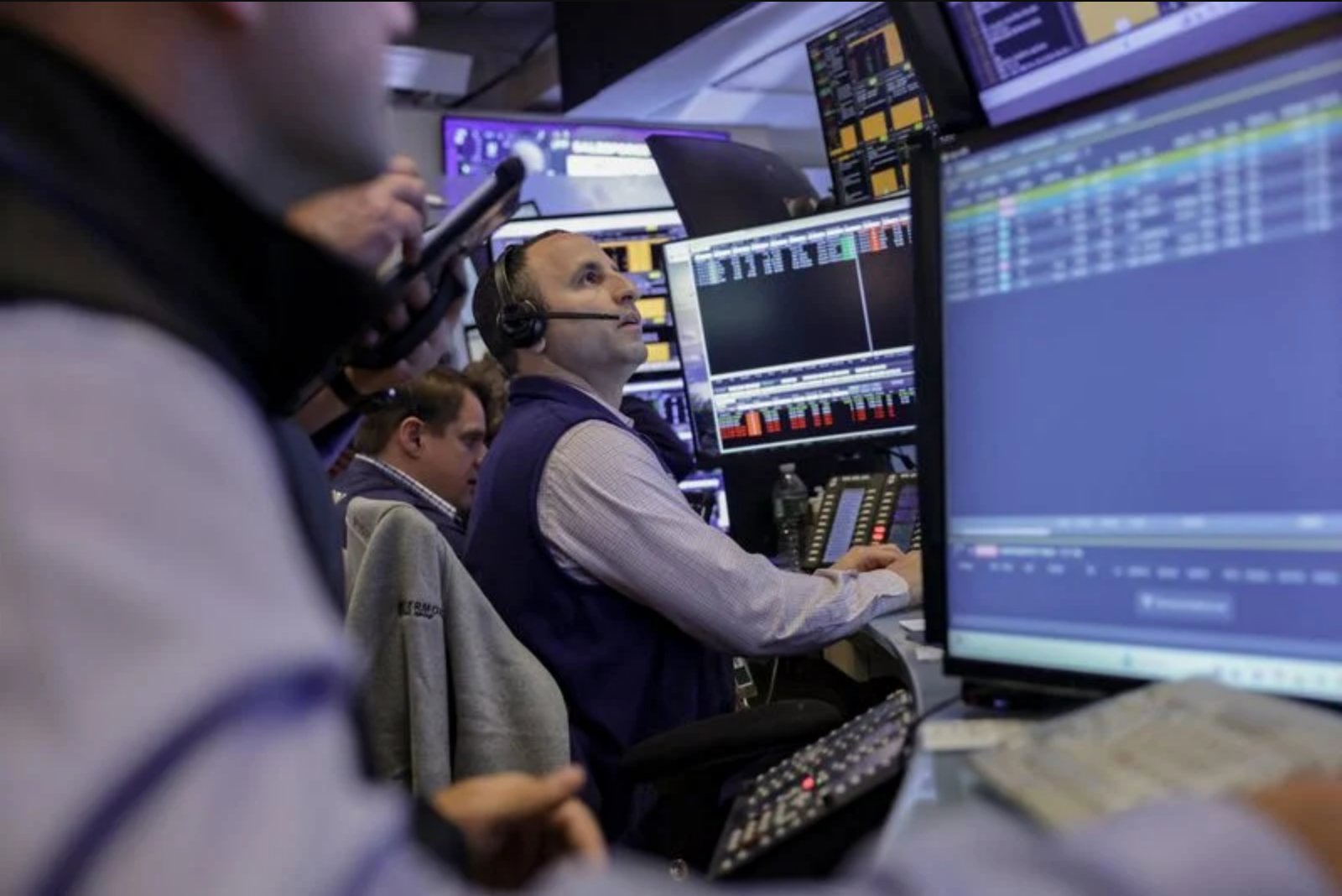 Futures Slip After Records as HPE Rockets and AI Funding Drives Markets