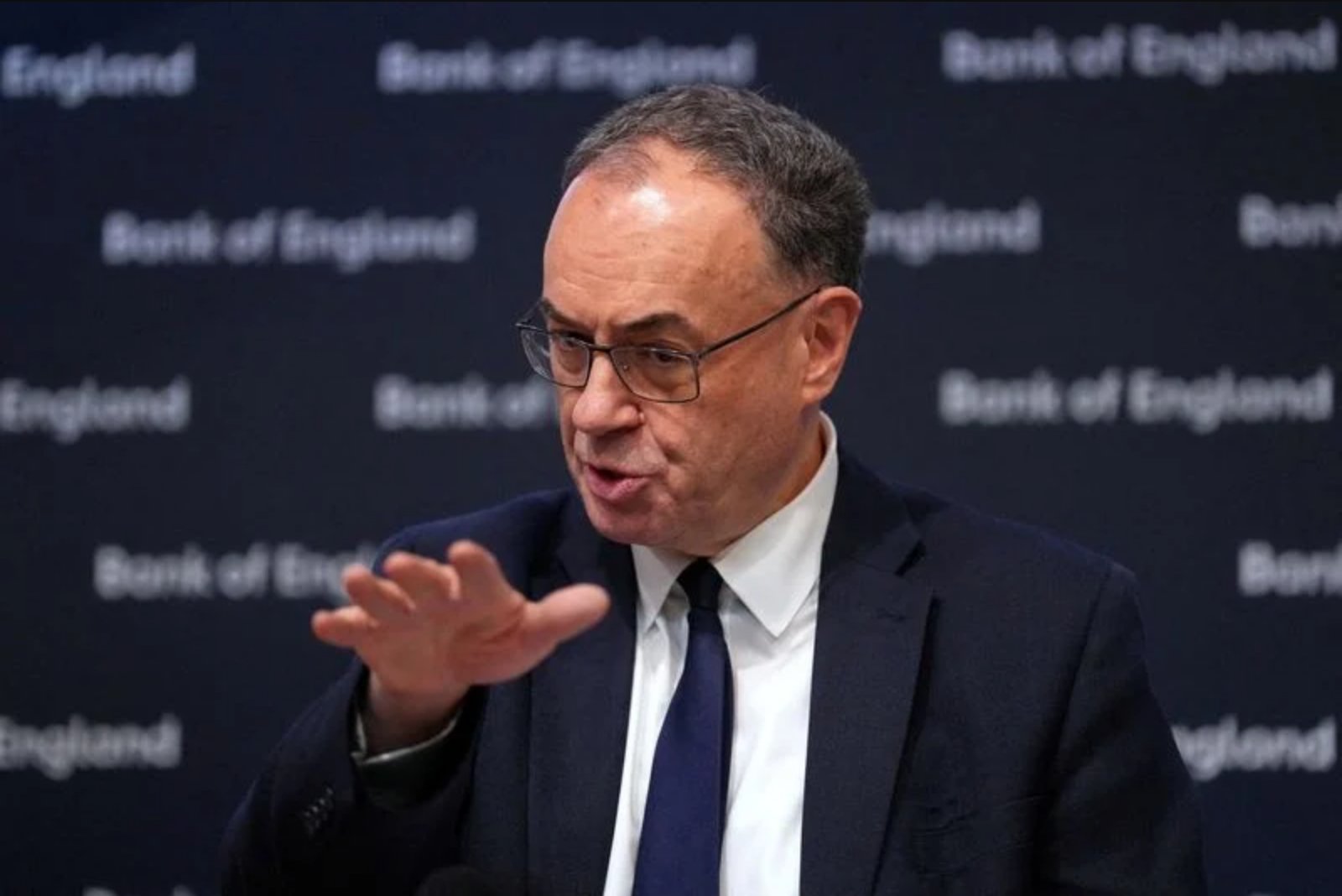 Bank of England flags public-sector pay as an inflation risk amid widening wage gap