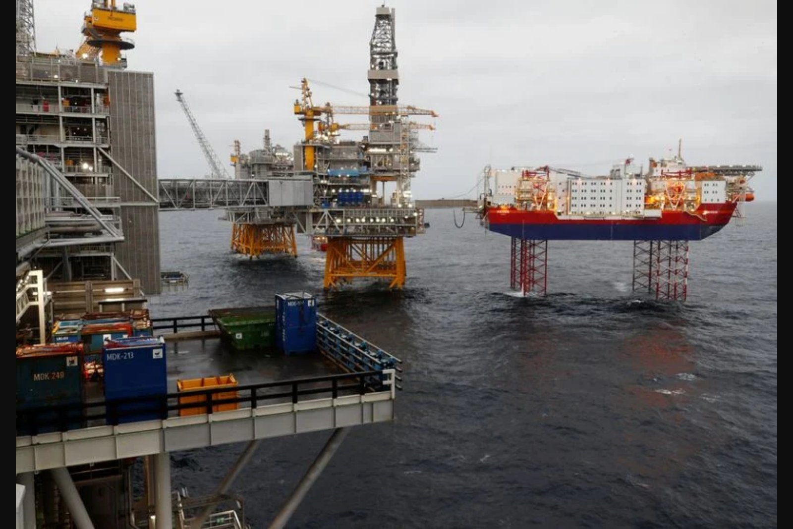 Oil Edges Up as Mixed Signals from China and U.S. Influence Market Tone