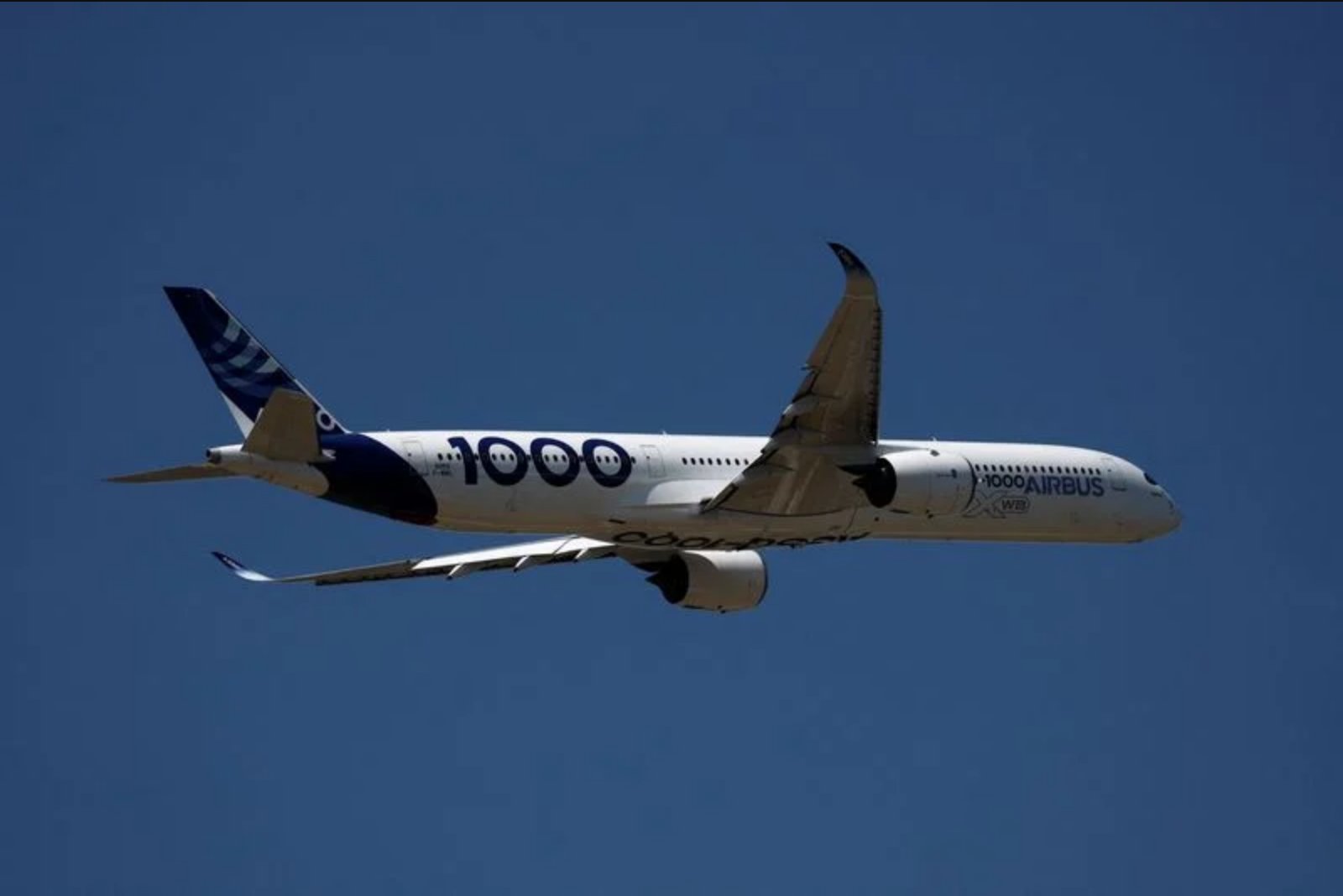 Philippine Airlines to split widebody order between Boeing and Airbus, industry sources say