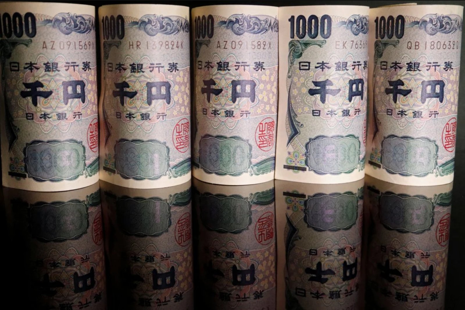 Yen Strengthens, Asian Currencies Advance as Fed Rate Odds Shift Ahead of U.S. Jobs Report