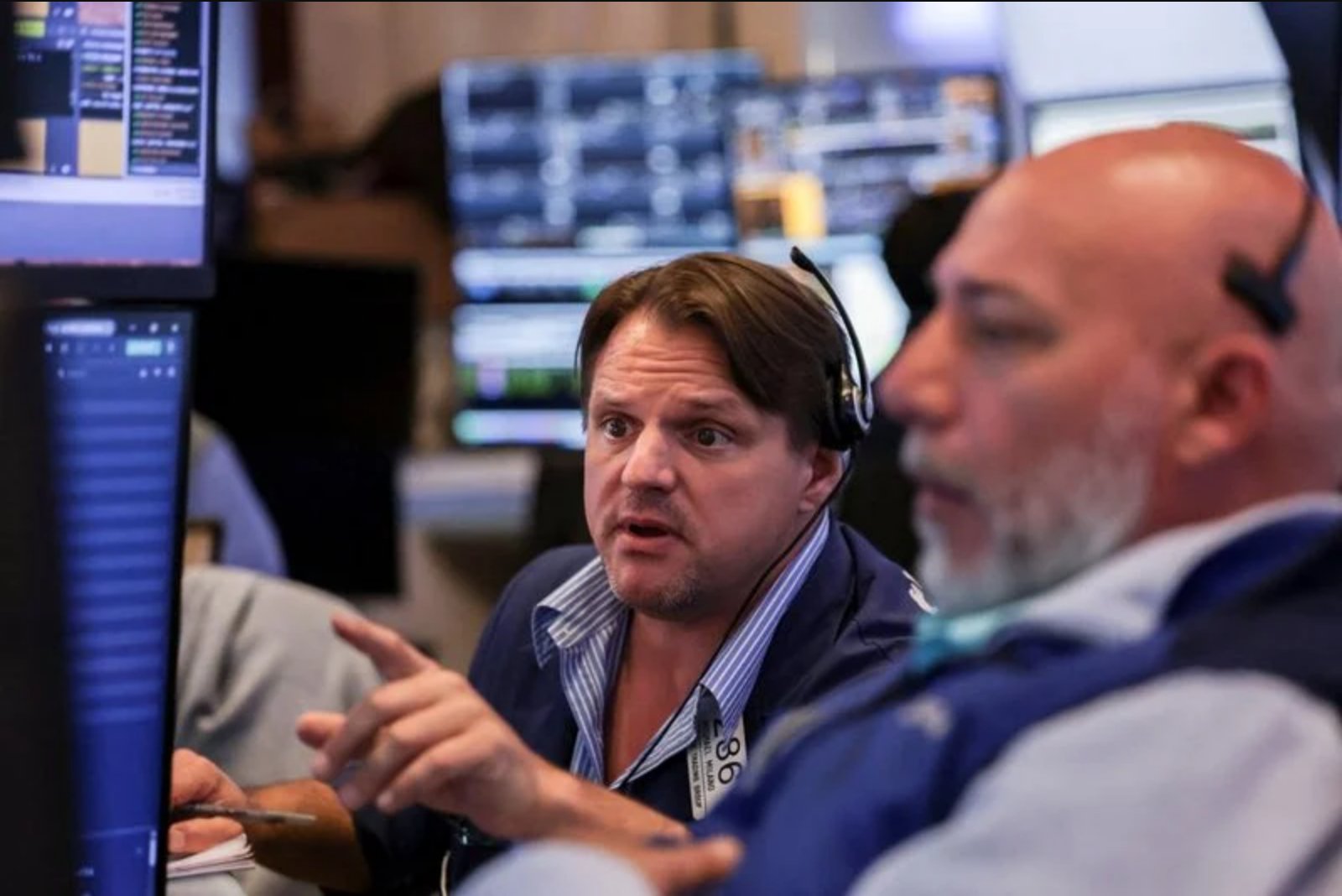 Global equity inflows hit three-week peak as tech earnings and AI optimism lift demand