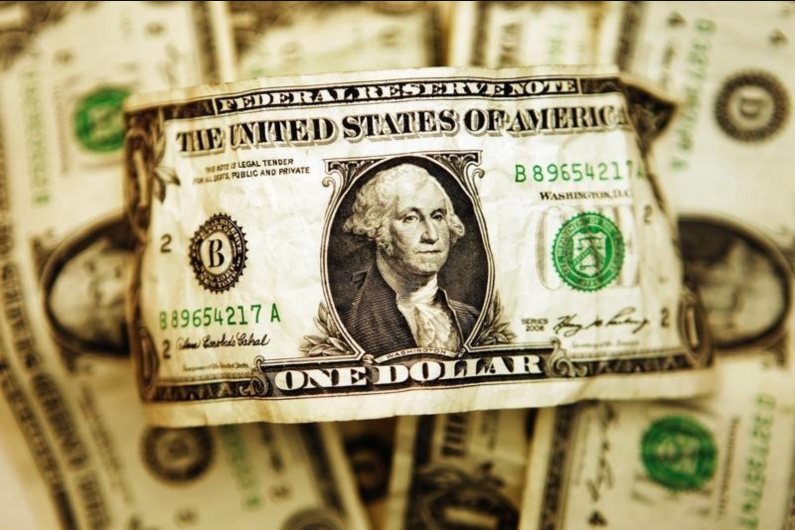 Pound drifts lower as dollar strength and Middle East tensions weigh on markets