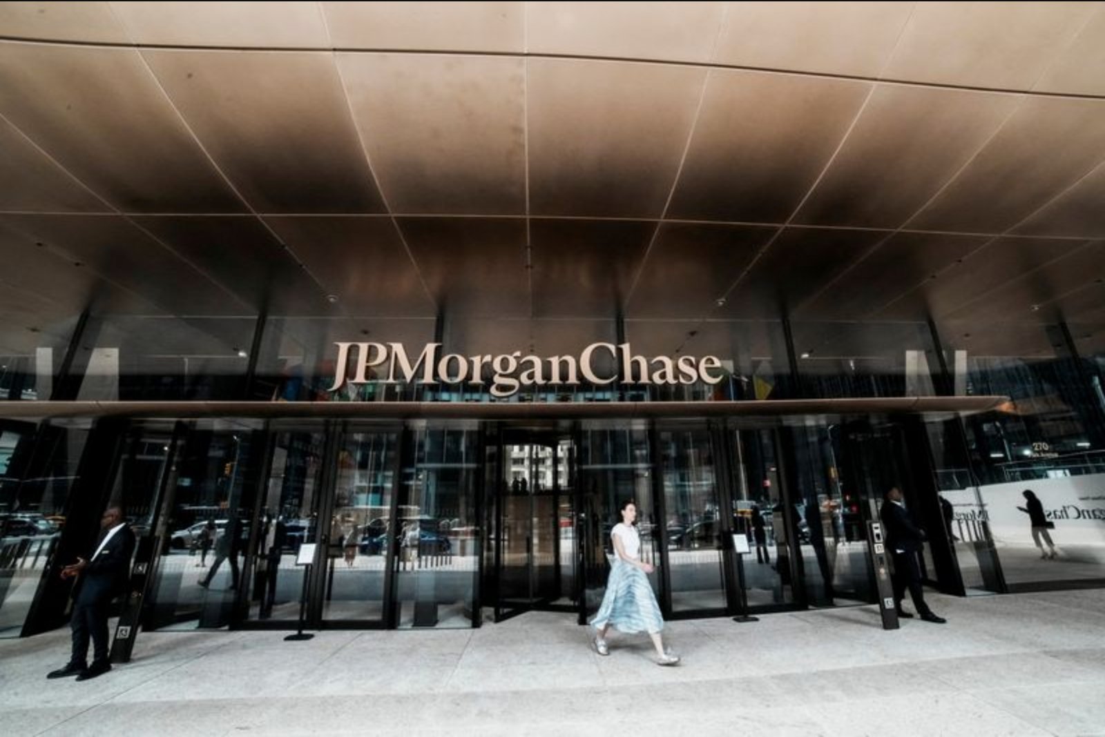 JPMorgan Expands AI Usage Across Global Investment Banking Operations