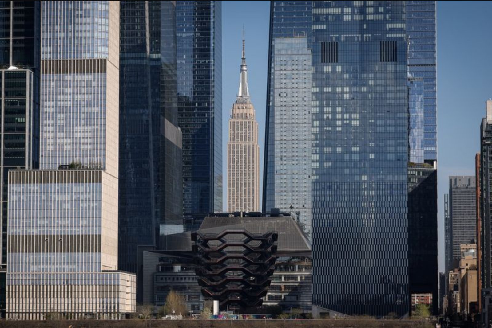 Global Markets Brace as Ceasefire Talks, Jobs Data and Inflation Signals Take Center Stage