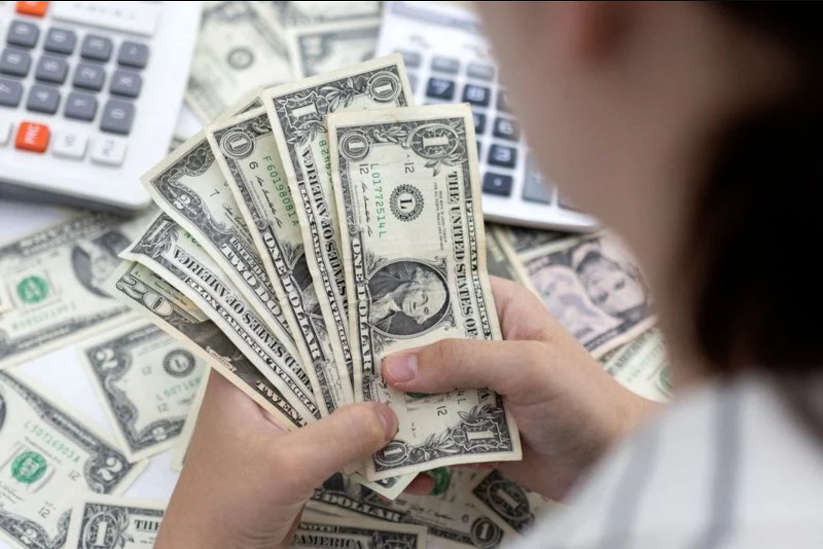 Investors Pour Nearly $25 Billion into U.S. Equity Funds as Tech Earnings Optimism Builds